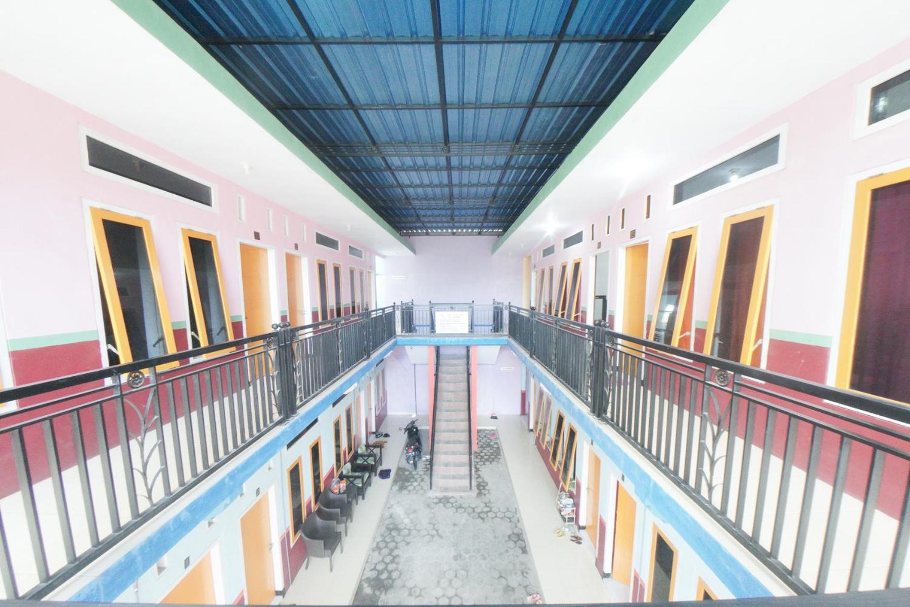 RedDoorz Syariah near Mall Roxy Banyuwangi 2, Banyuwangi - 20