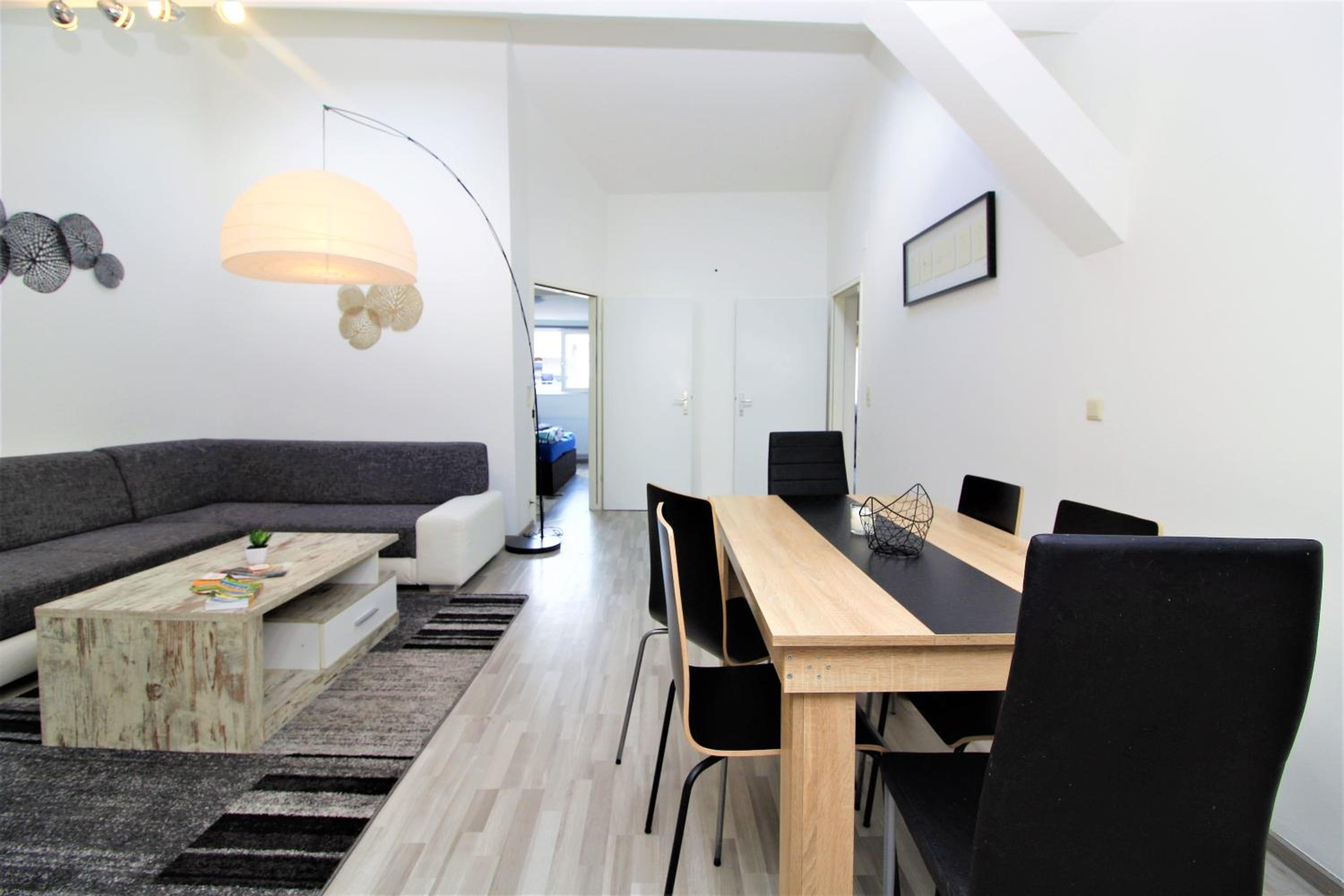 Light-Filled 4-Bedroom Attic Flat with Air Conditioning