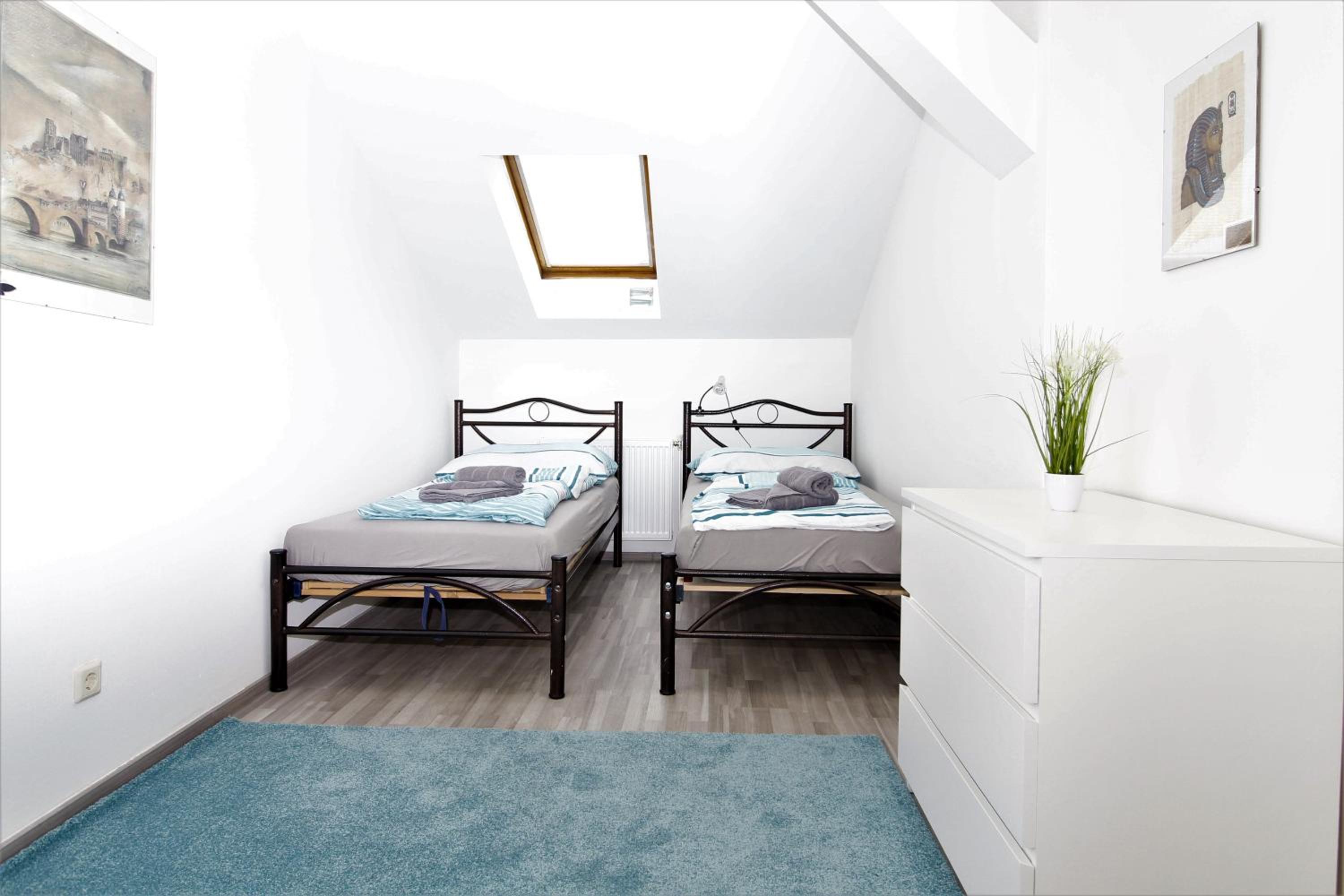 Light-Filled 4-Bedroom Attic Flat with Air Conditioning