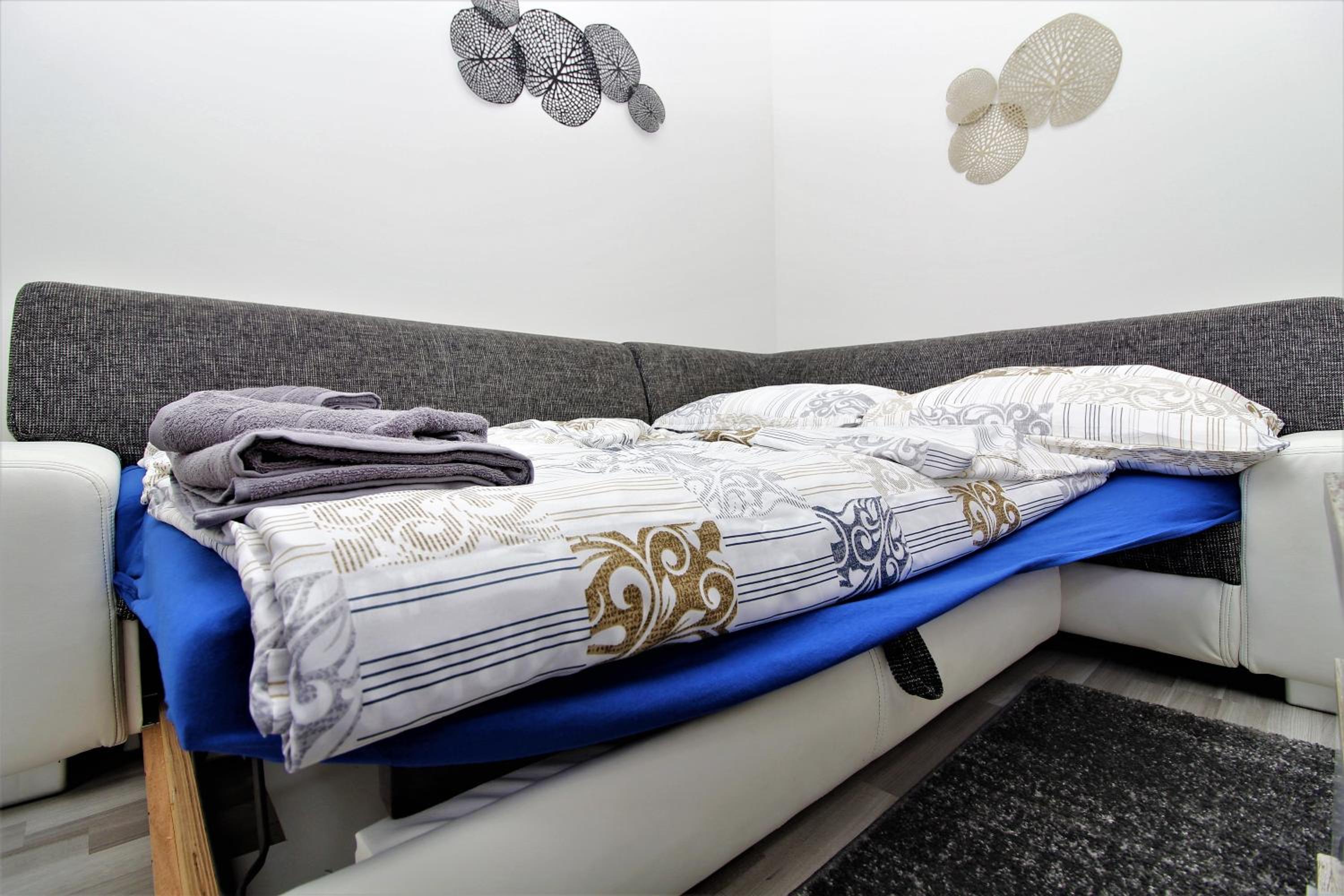 Light-Filled 4-Bedroom Attic Flat with Air Conditioning