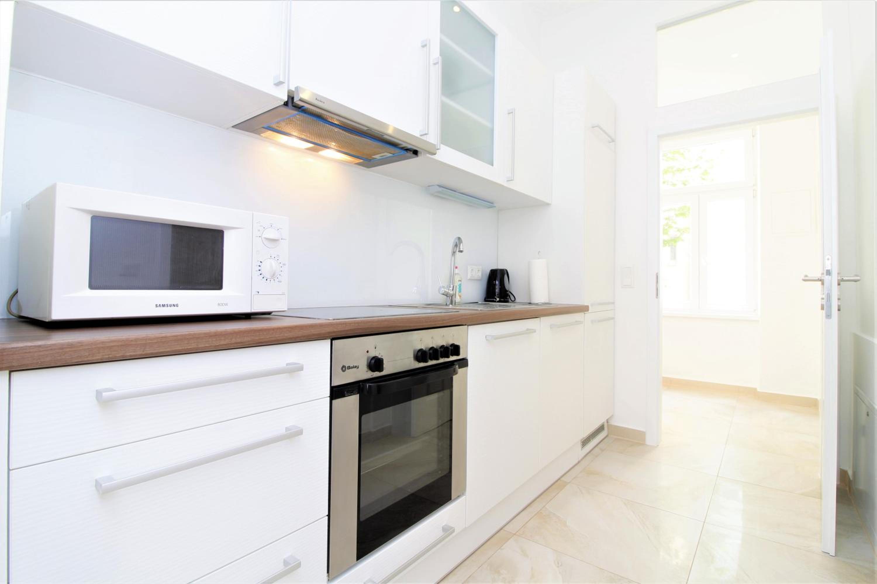 Light-Filled 4-Bedroom Attic Flat with Air Conditioning