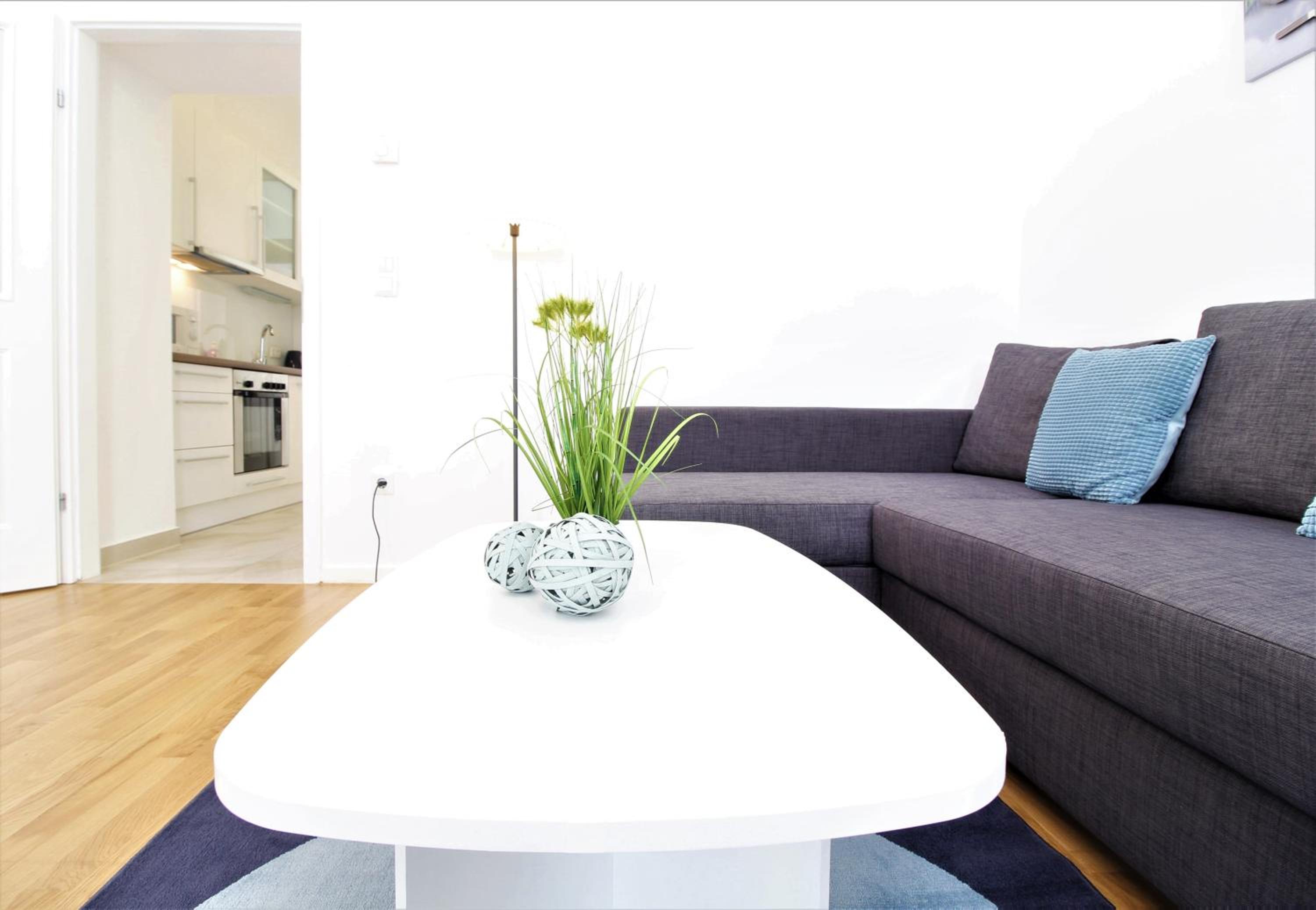 Light-Filled 4-Bedroom Attic Flat with Air Conditioning