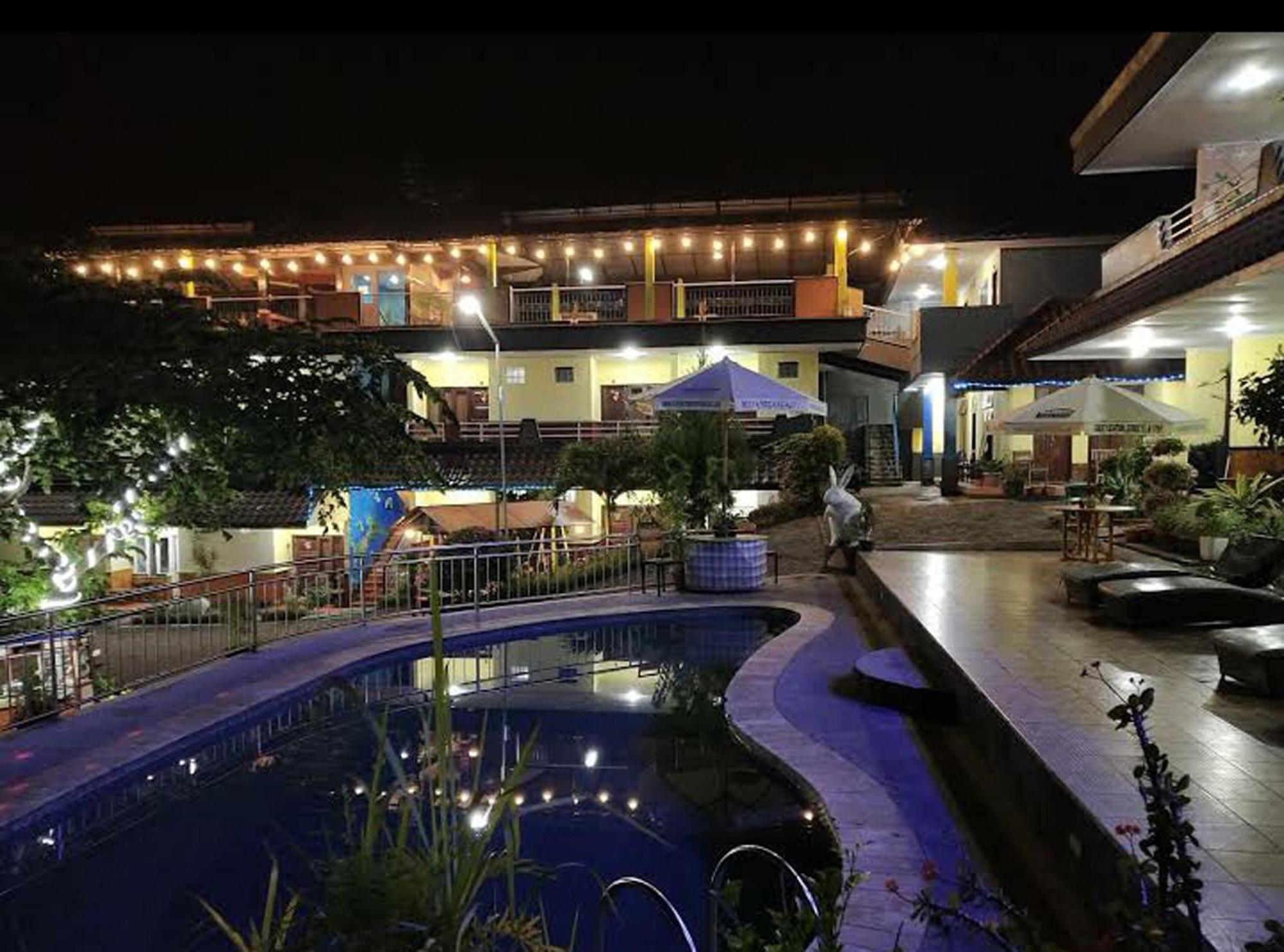 Villa Panderman Indah