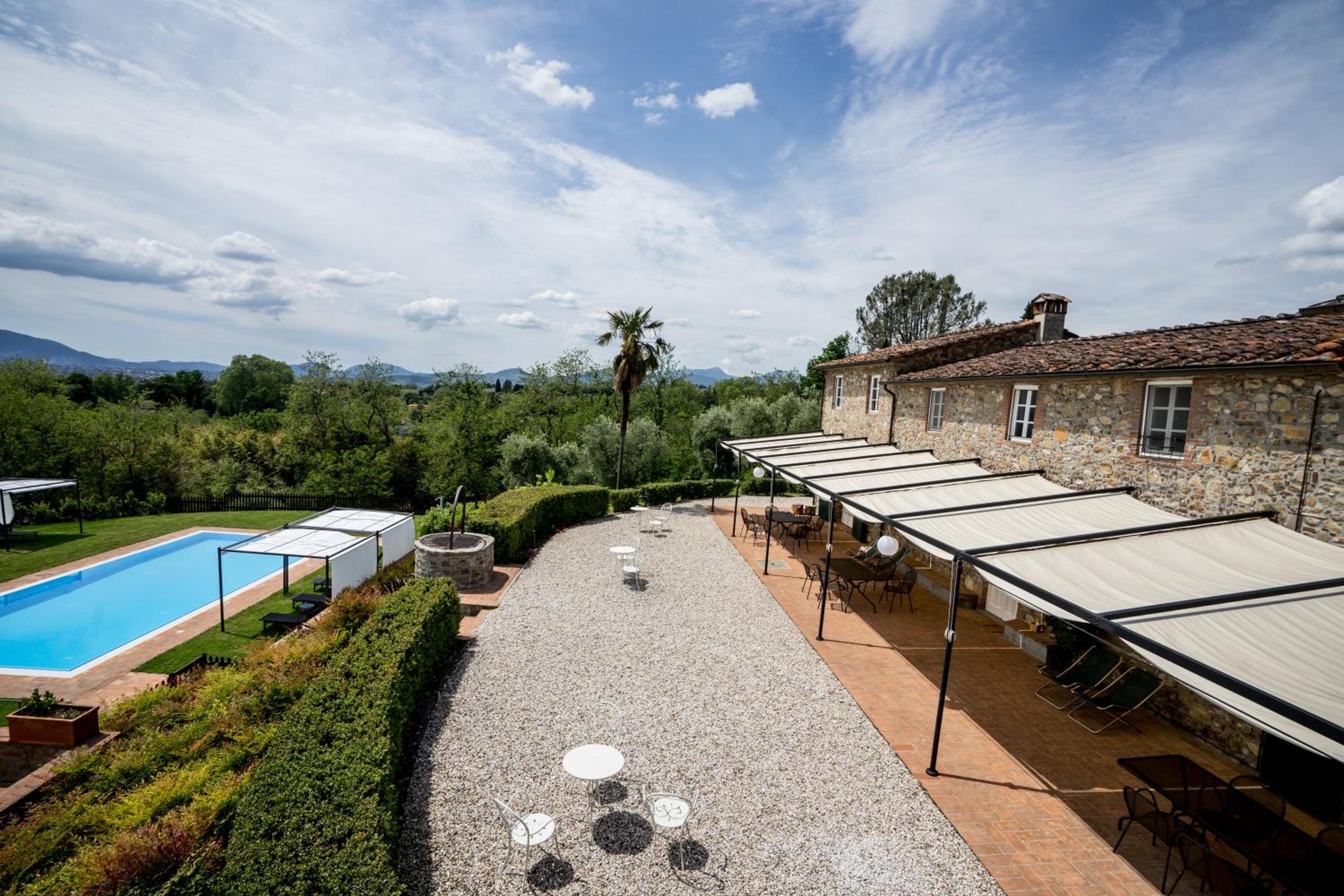 Accogliente alloggio con vista e piscina view 2