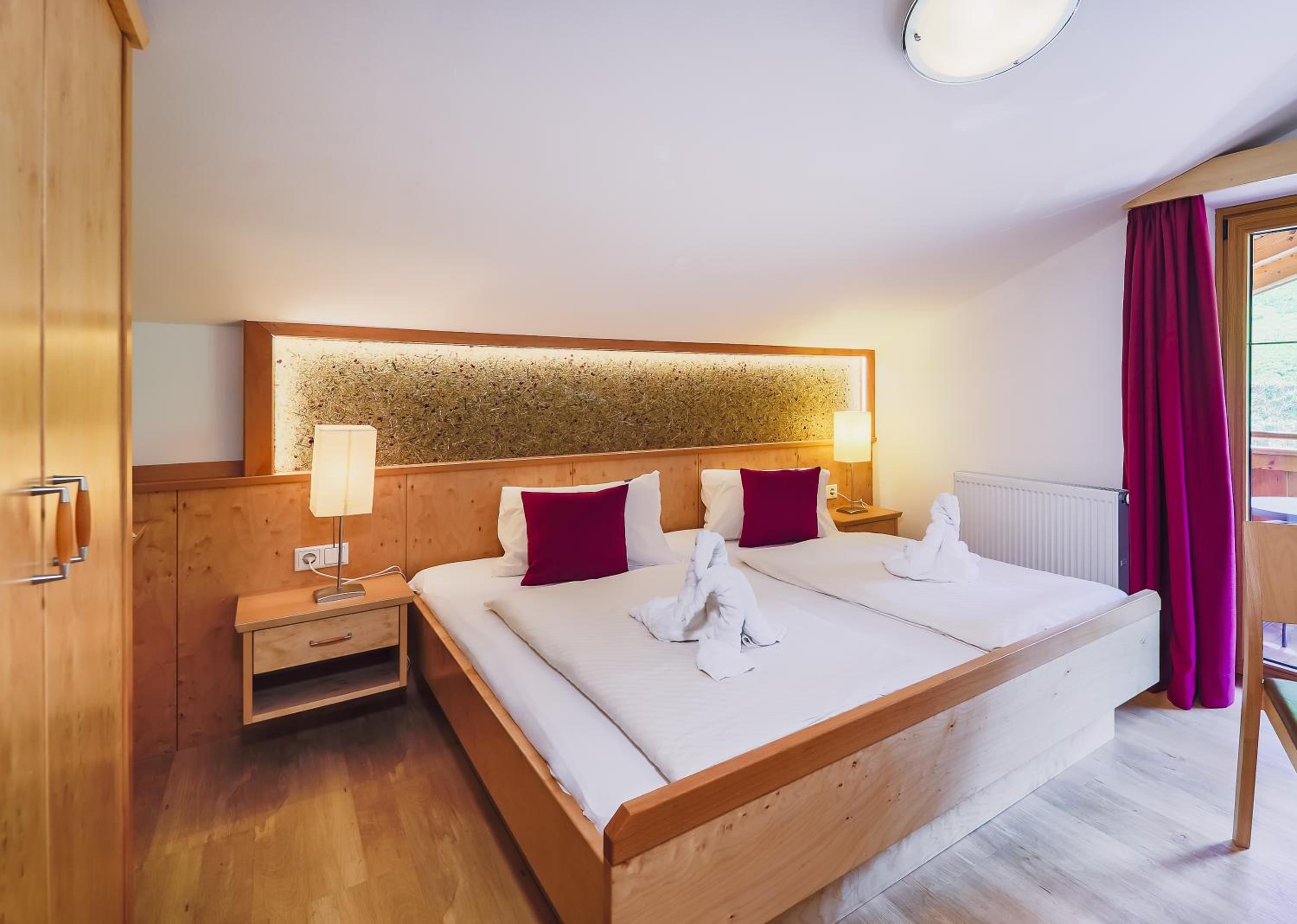 Panorama Hotel Guggenbichl - inkl Sommerkarte, einmaliger Eintritt ins Tauern Spa & bester Ausblick über Kaprun
