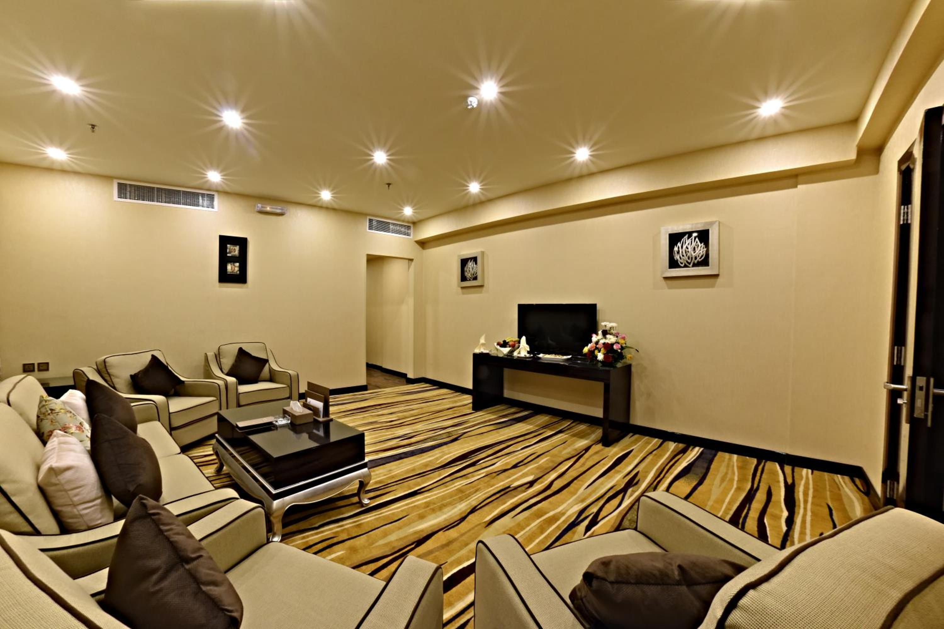 Garden Plaza Hotel — photo 2
