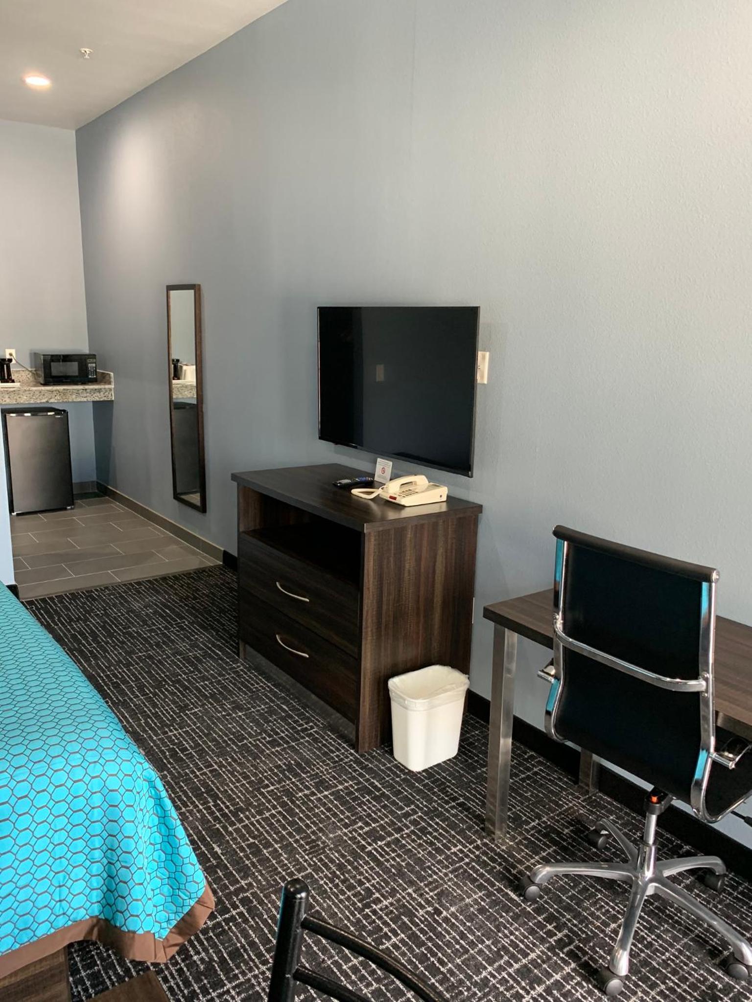 Scottish Inns and Suites Scarsdale view 5