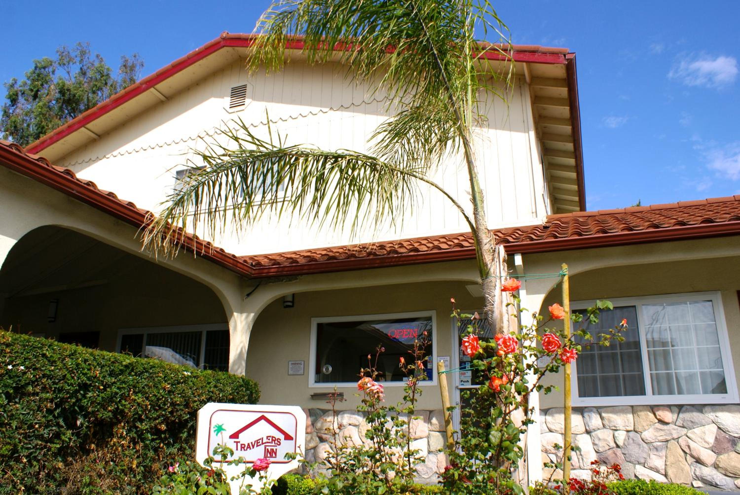Newark Vacations - Travelers Inn - Property Image 1