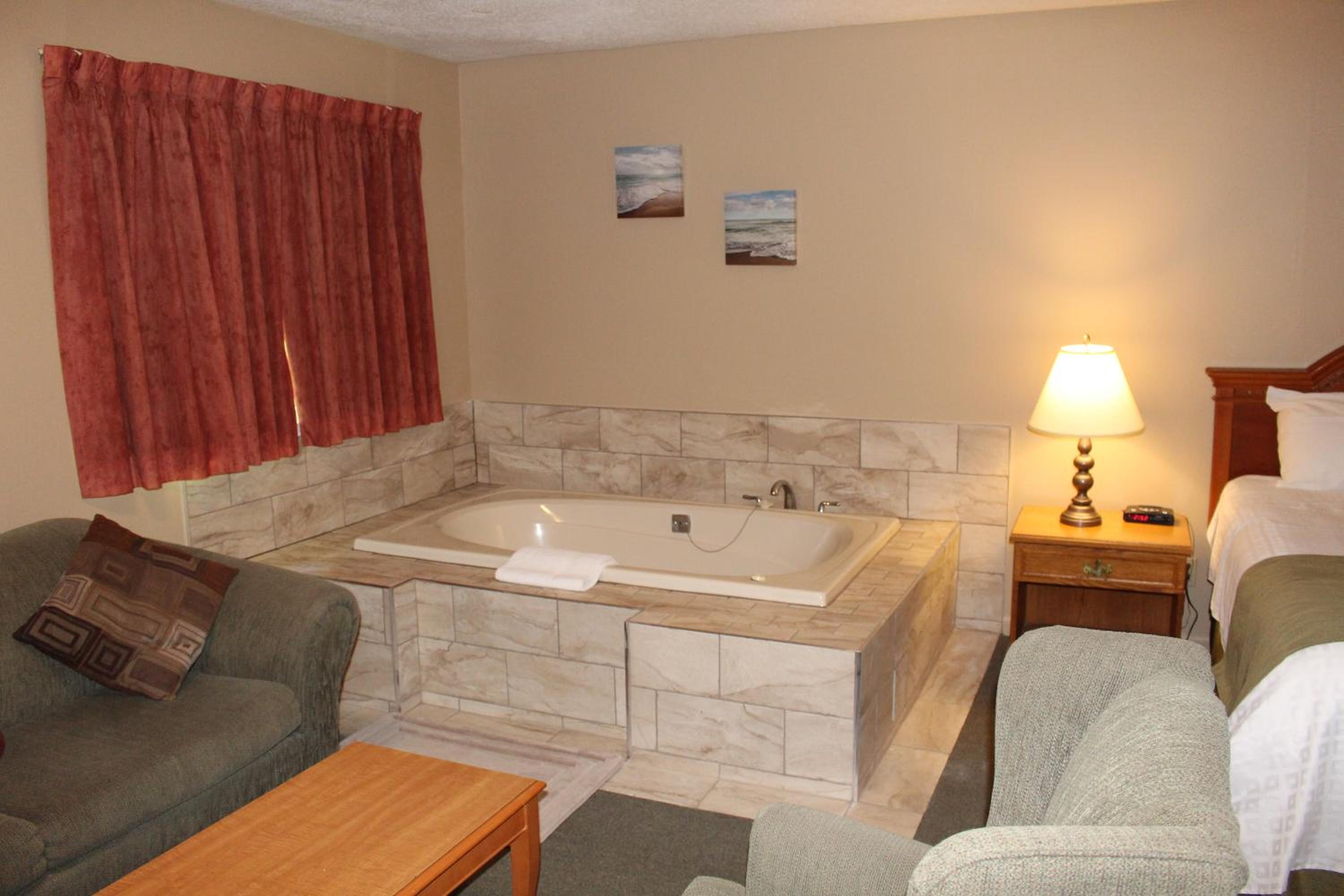 Gananoque Vacations - Colonial Resort-1000Islands - Property Image 8