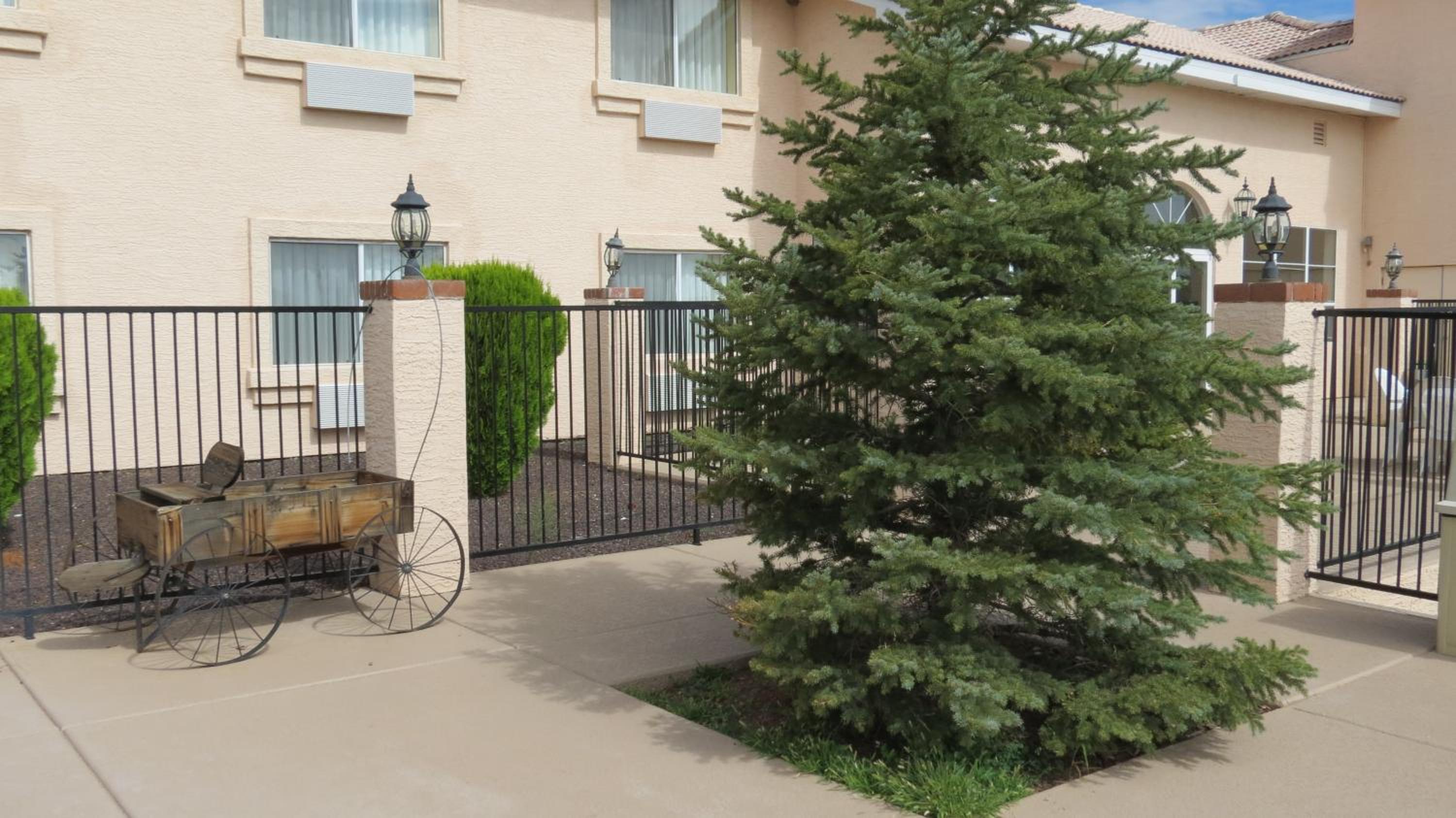 Holbrook Vacations - Baymont Inn  Suites by Wyndham Holbrook - Property Image 3