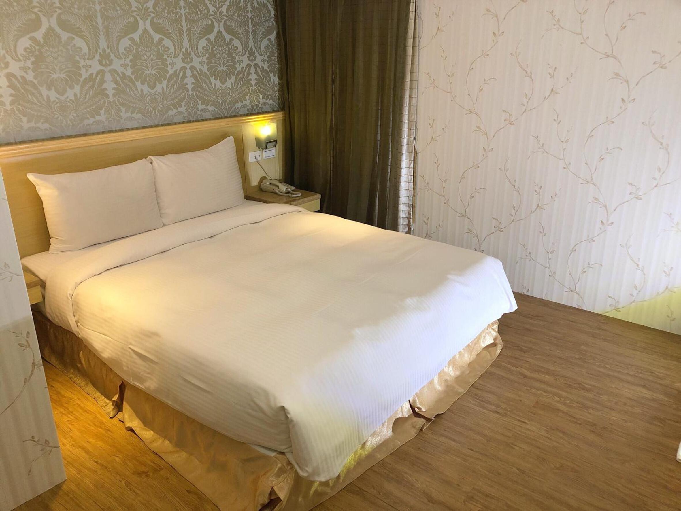 Say Love Hotel - Image 5