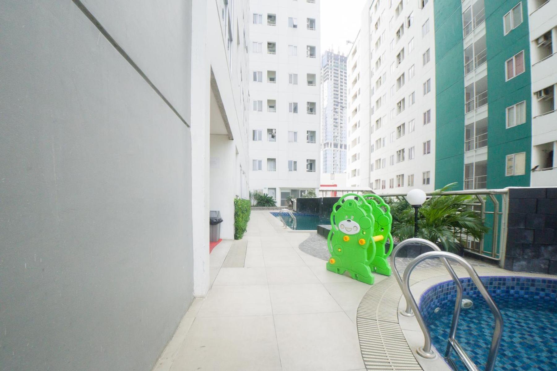 RedDoorz Apartment near Bundaran Satelit Surabaya view 4