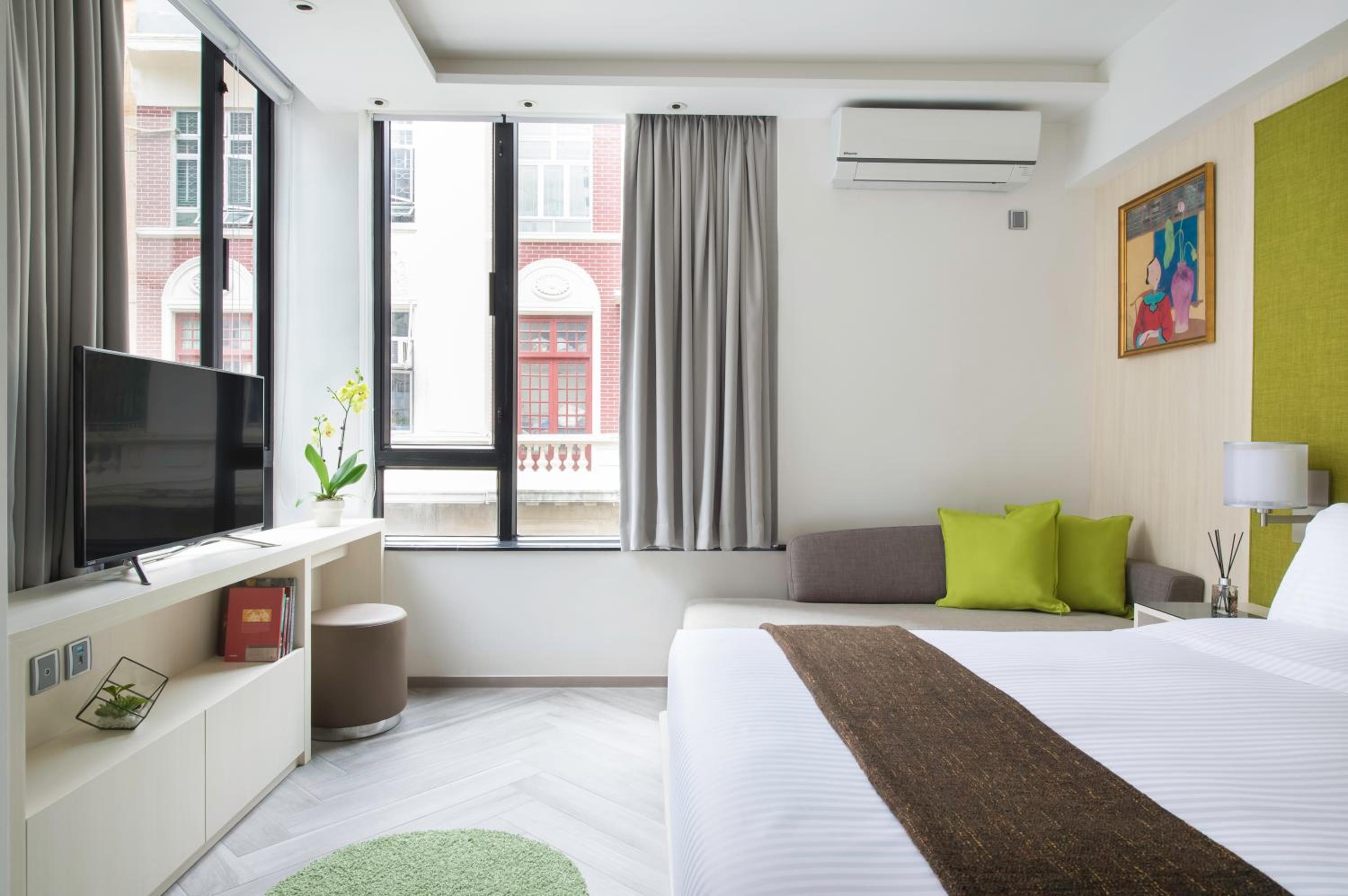 Eaton Residences, Village Road