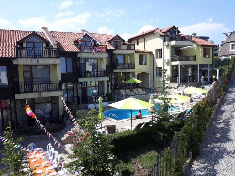 Photo 8