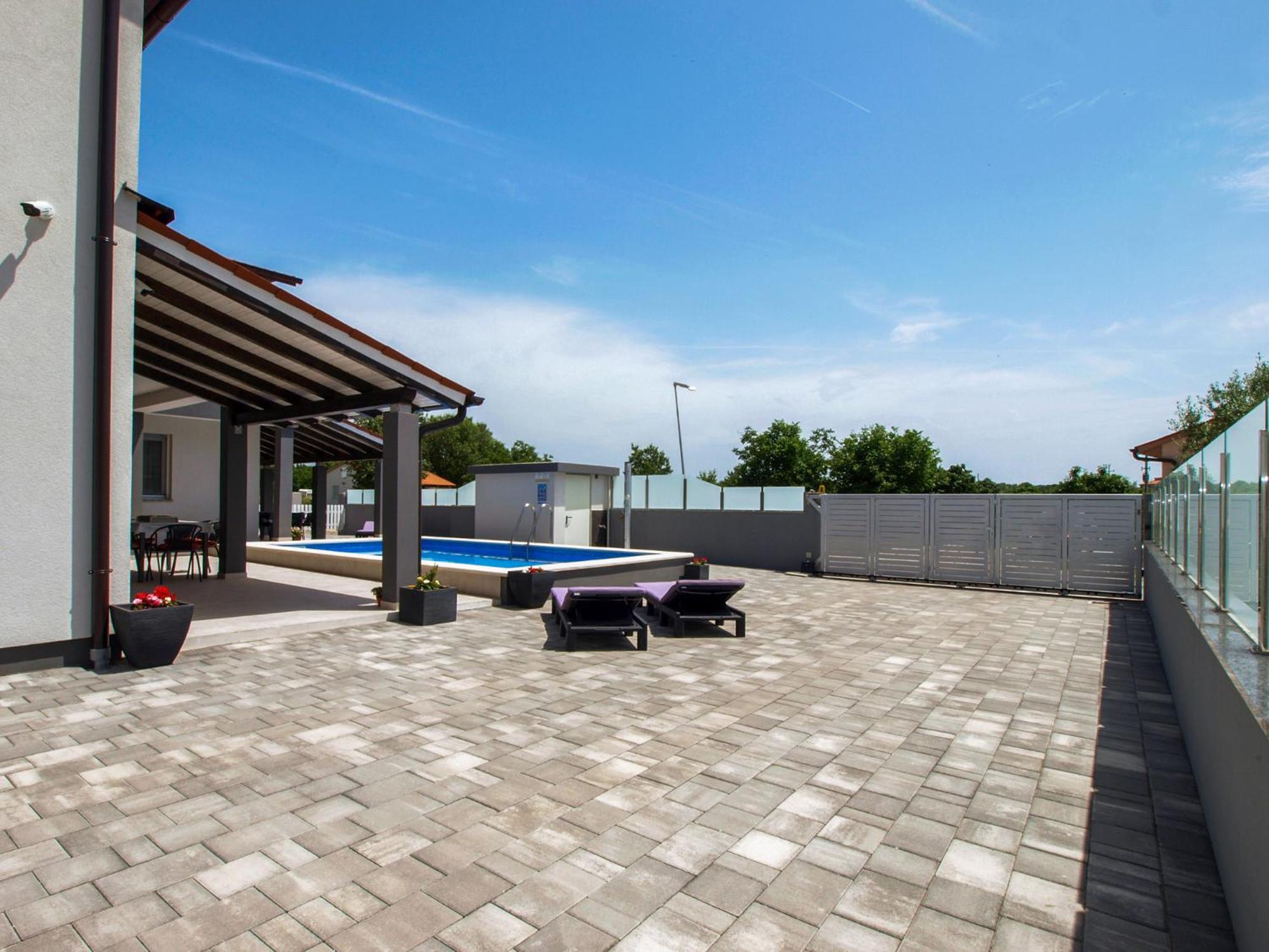 4 Stars Apartments-Pikula view 3