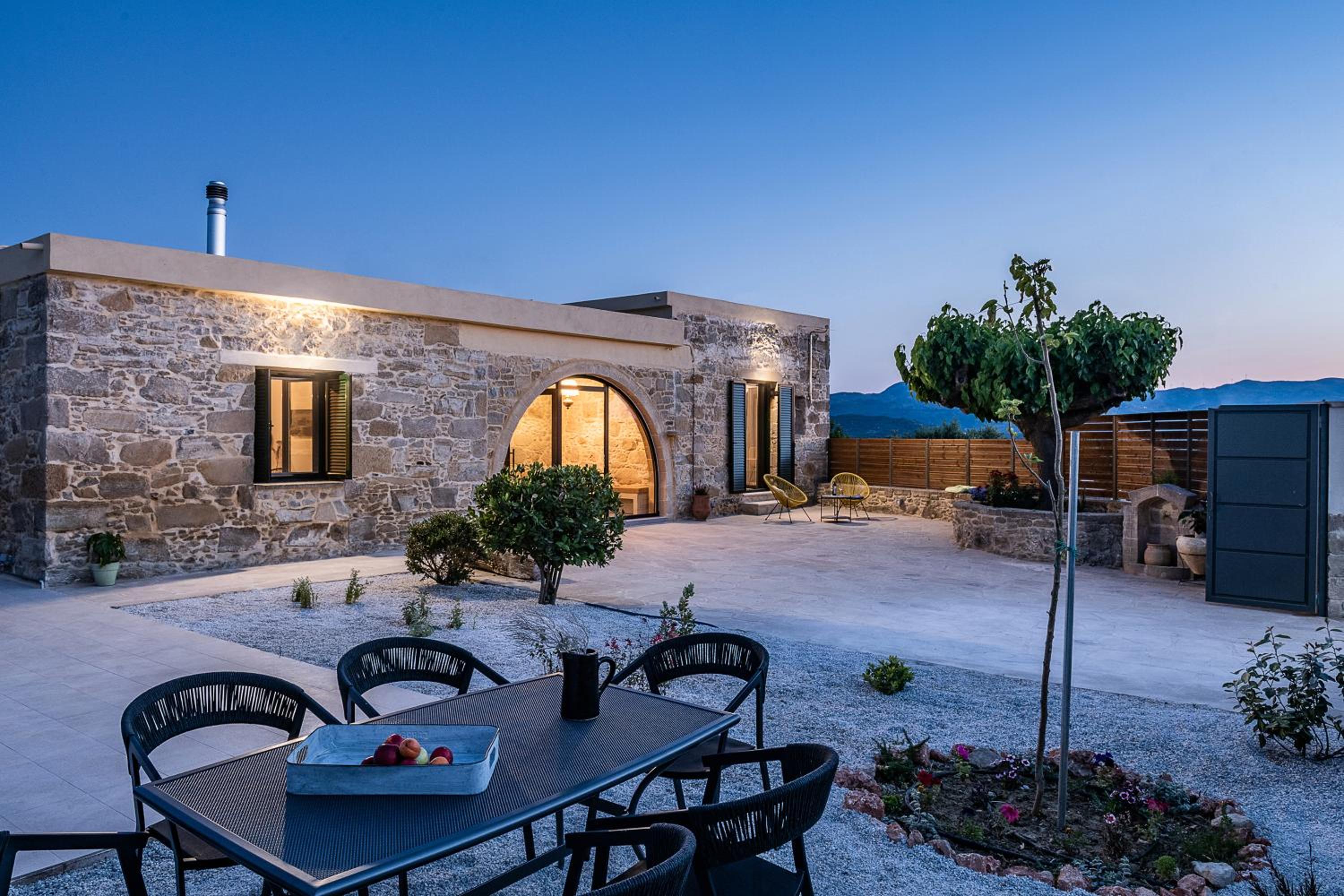 Trialonia Luxury Villa photo 3
