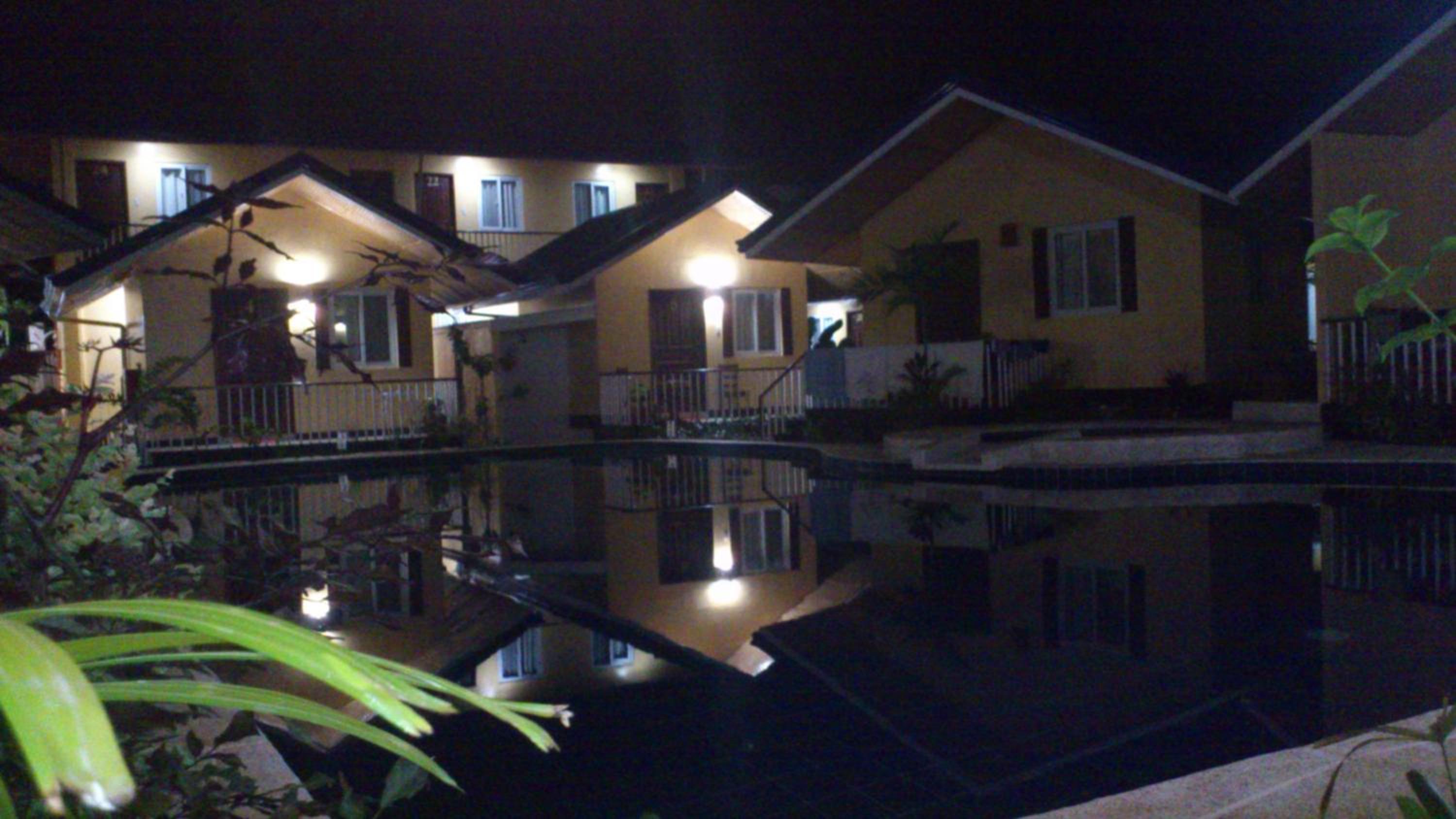Blue Lagoon Inn & Suites