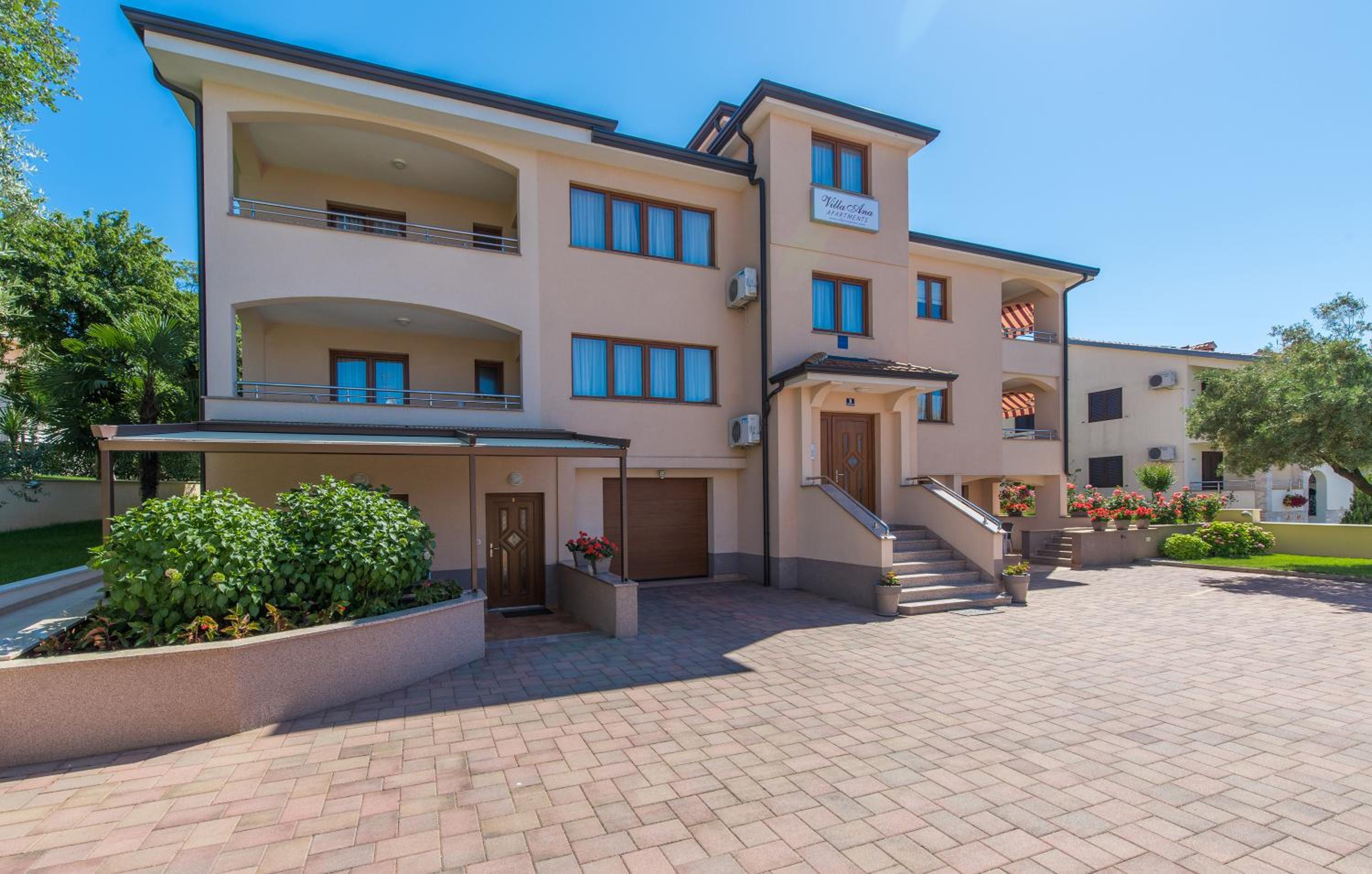 Hotel Apartments Villa Ana - Image 1