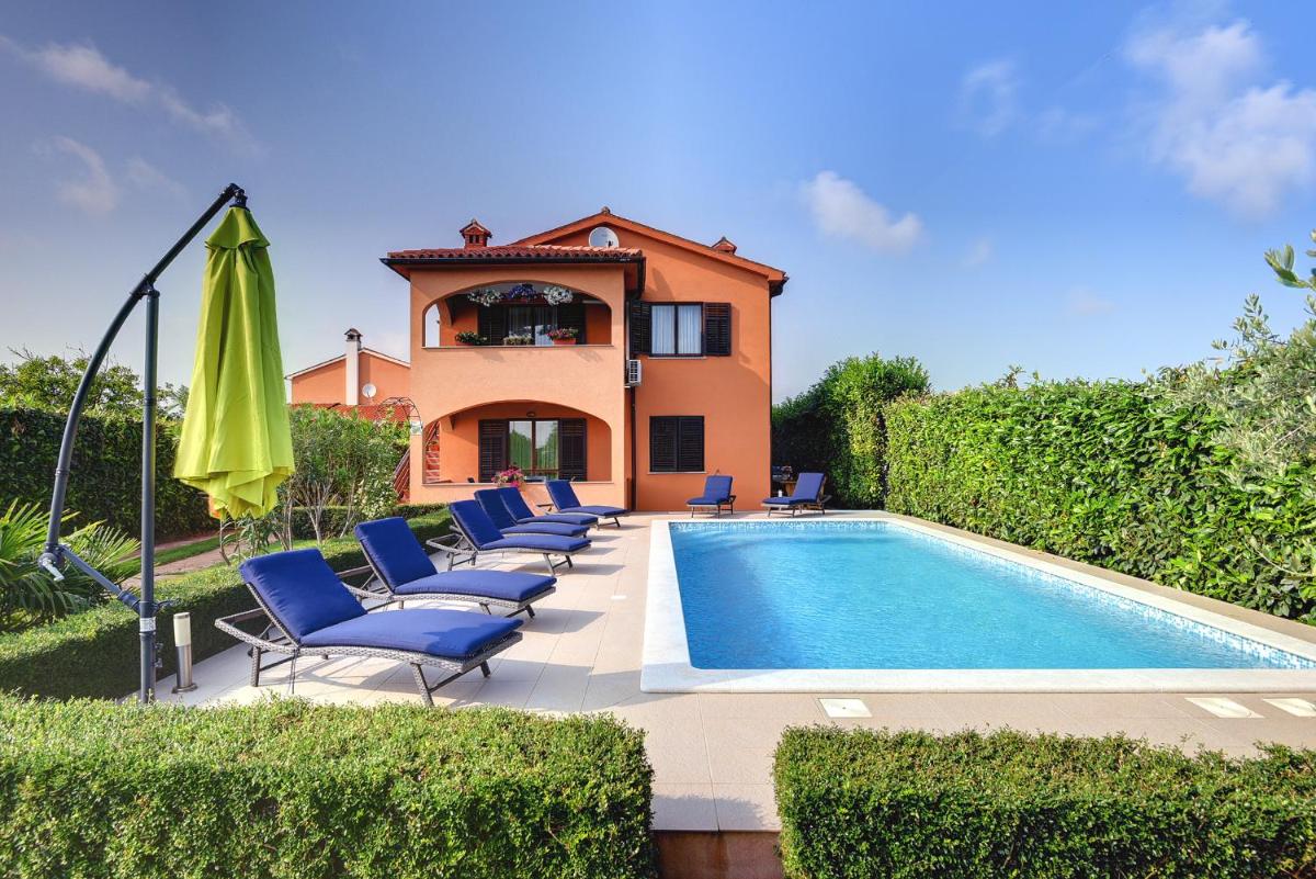 Villa Sissano view 2