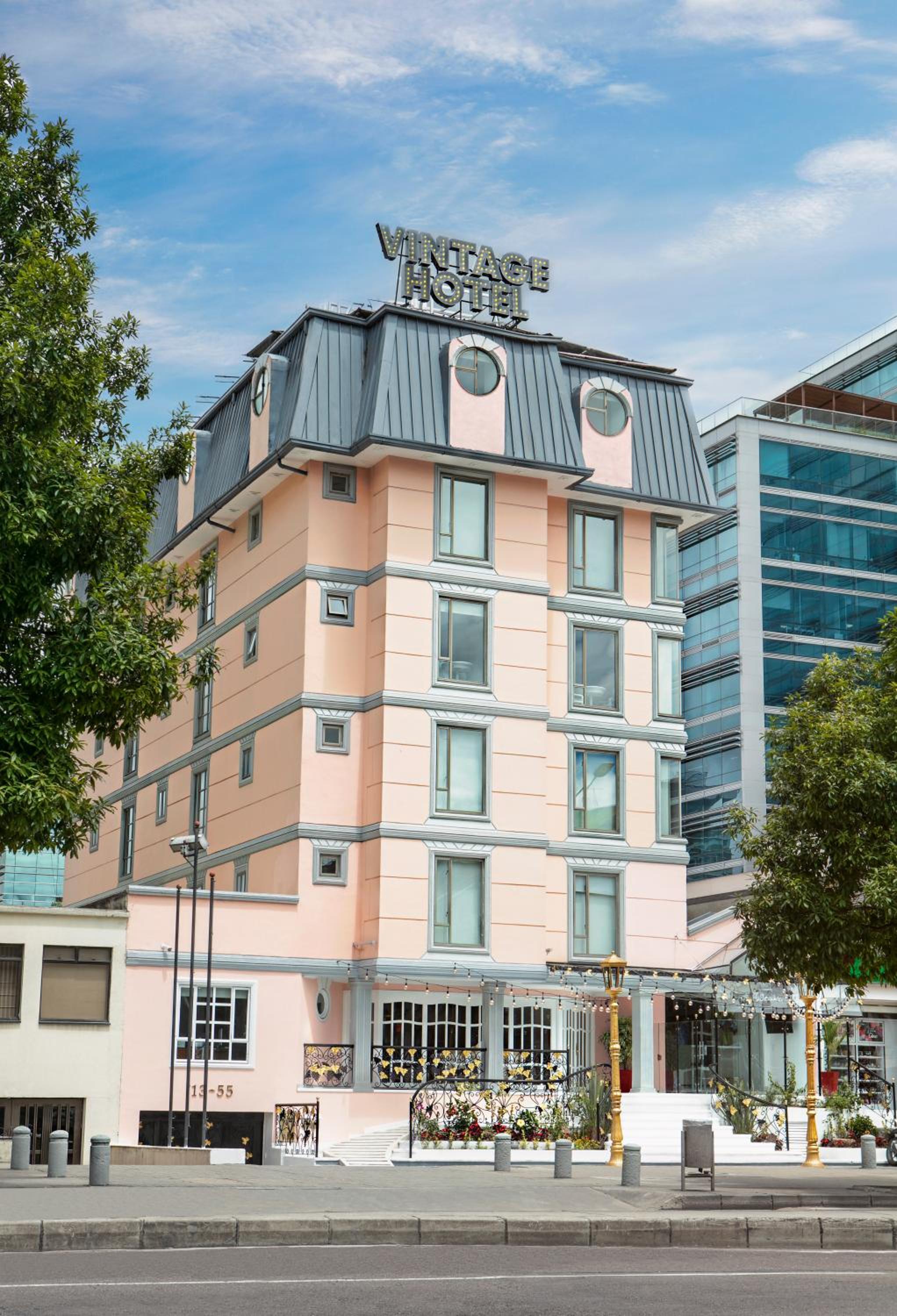 Hotel Vintage - Image 1