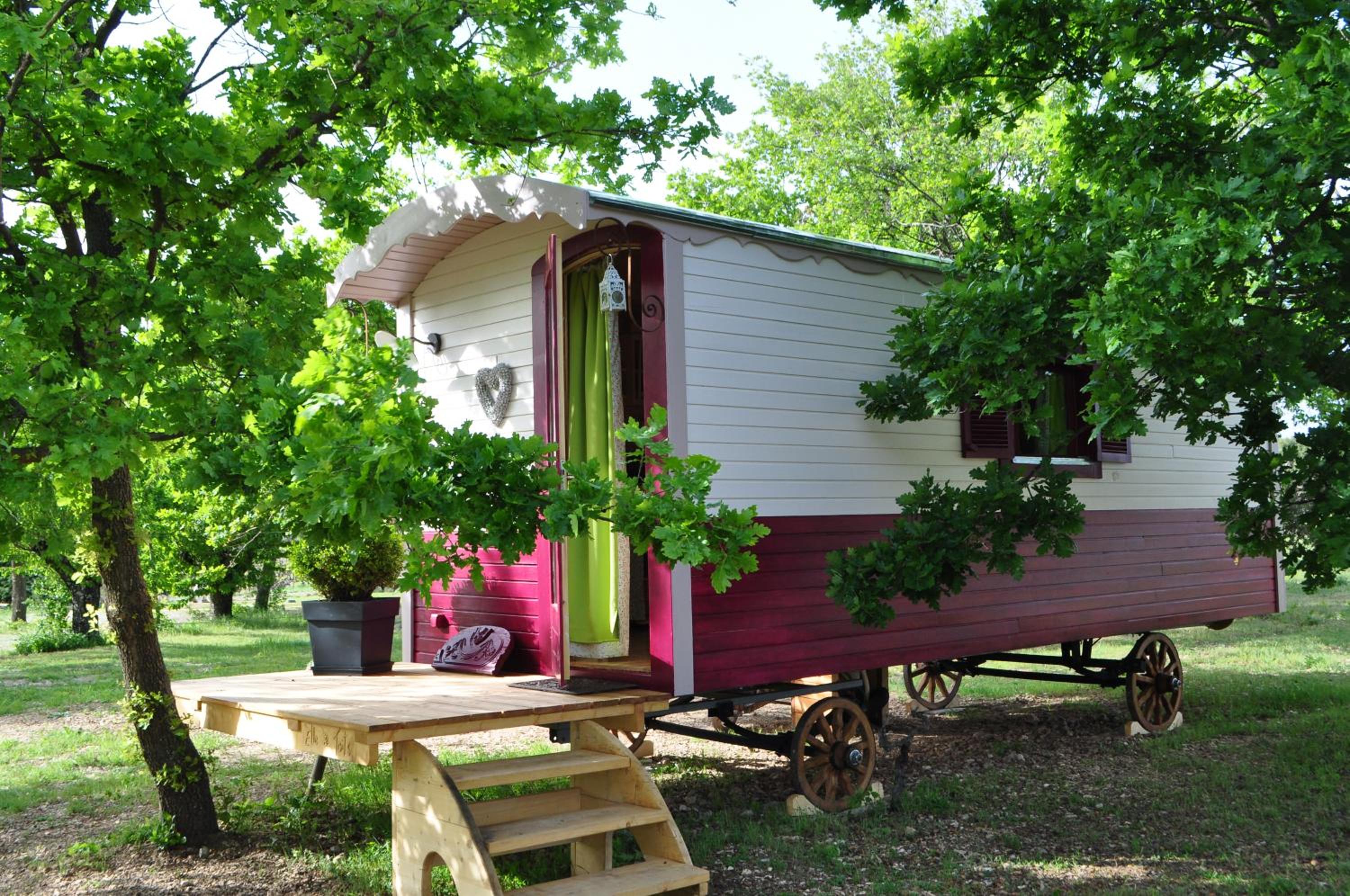 La roulotte Chic et Boheme view 5