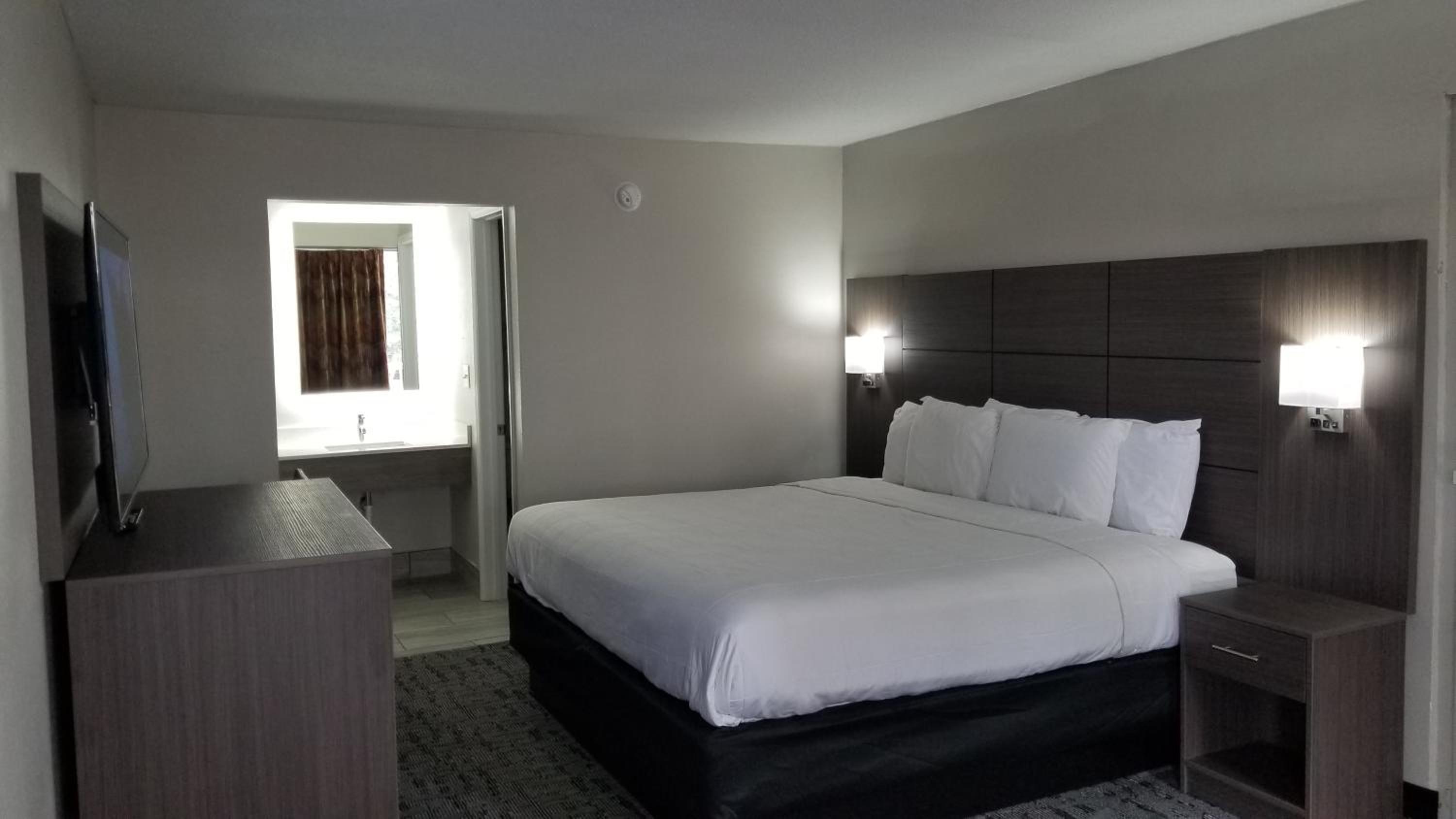 Days Inn & Suites by Wyndham Charleston Airport West-1
