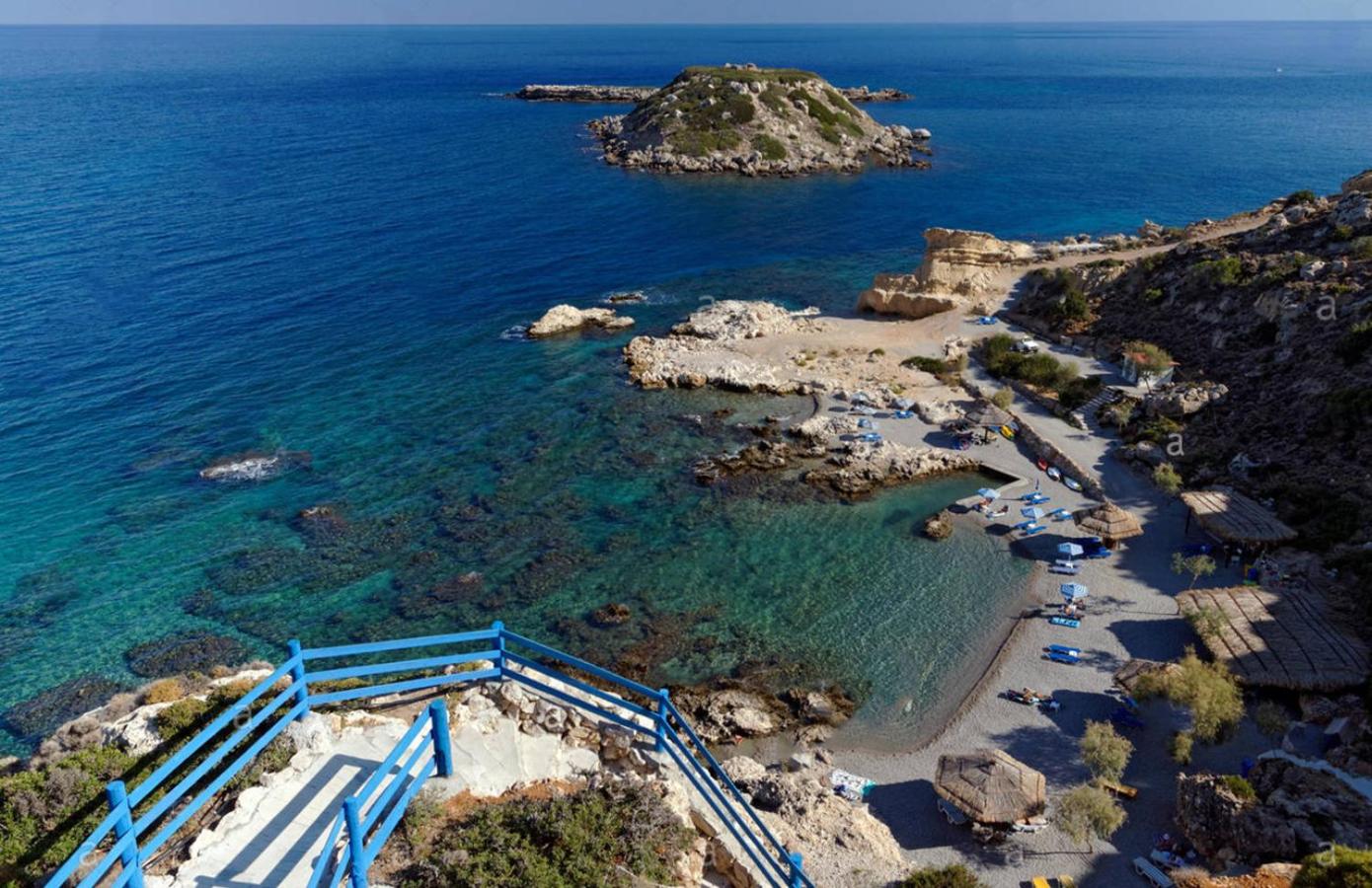 Rose traditional house photo 2