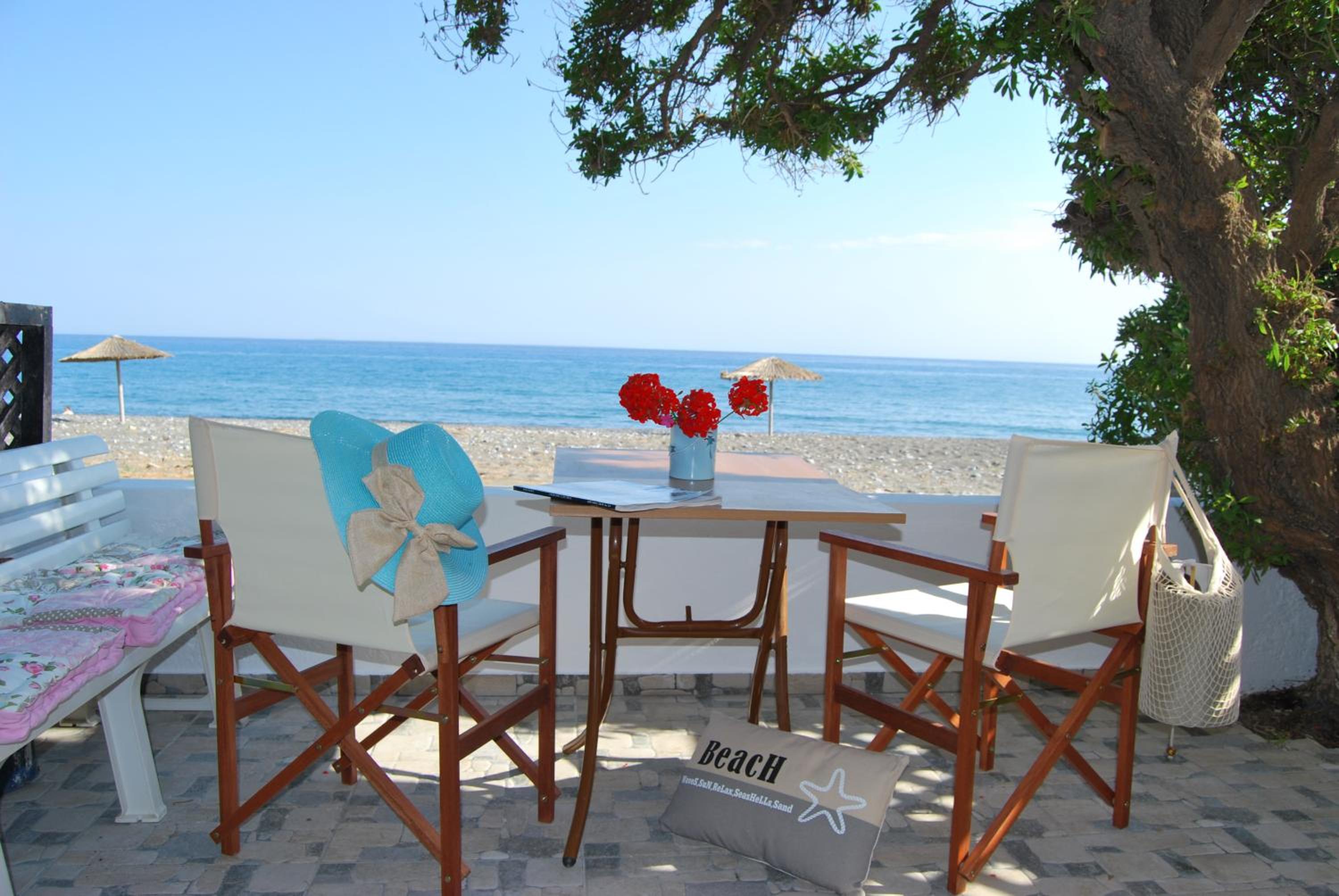 Hatzidakis Beach Retreat photo 2