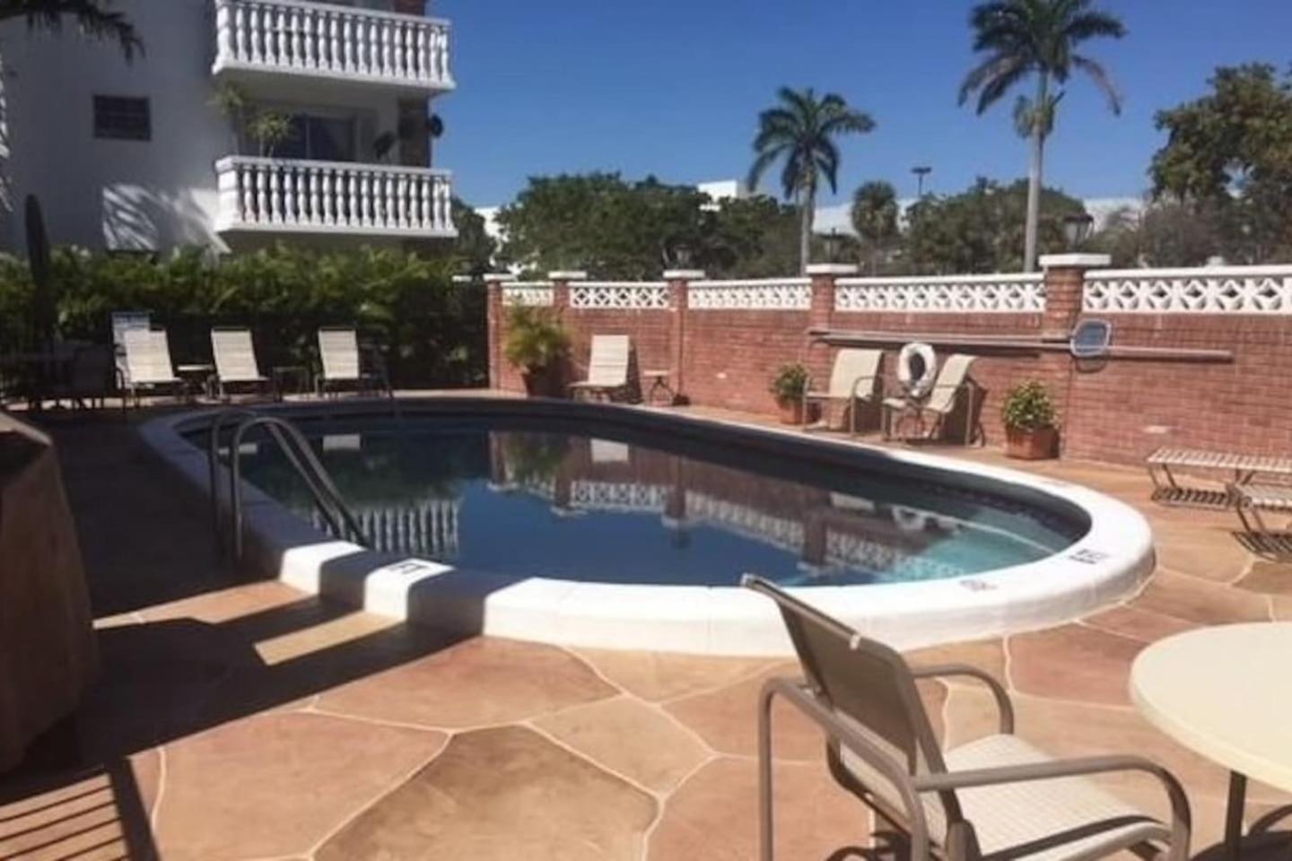 Large Lush Oasis Paradise by FLL Beach and Galleria - 2bd 2ba view 4