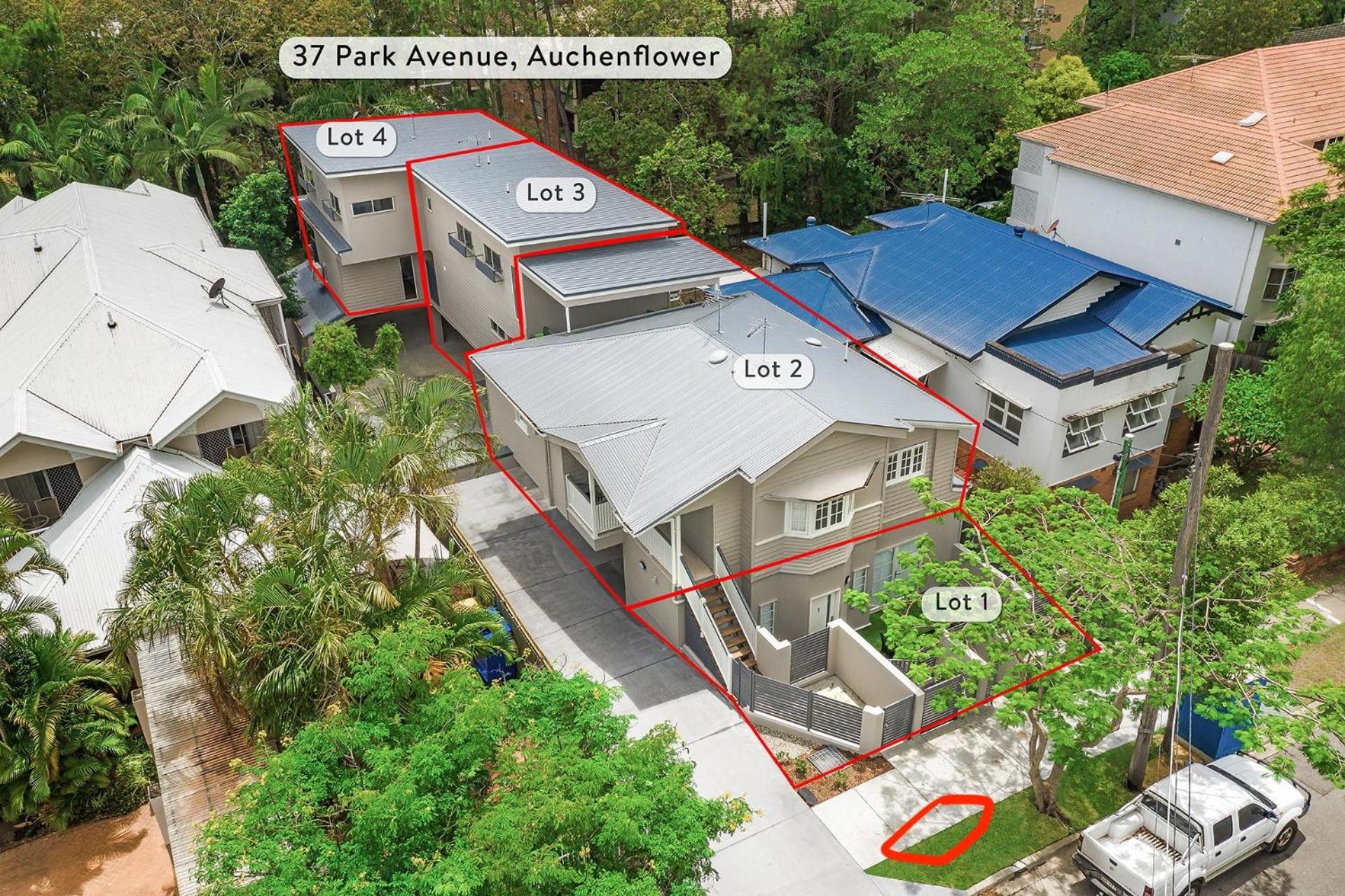Park Ave Retreat - 3 Carparks, WiFi, BBQ, King Bed view 2