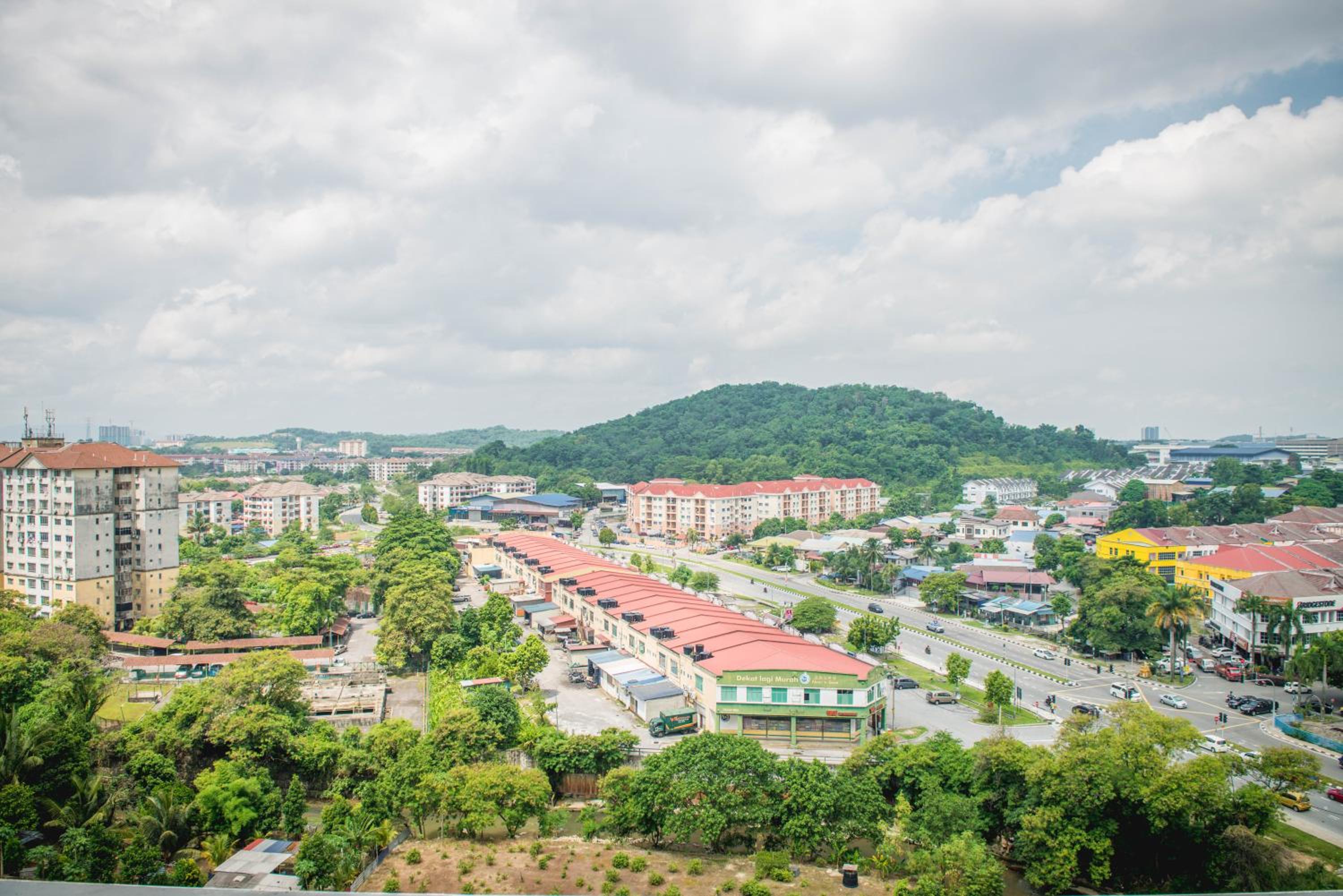 Amerin Mall & Suites