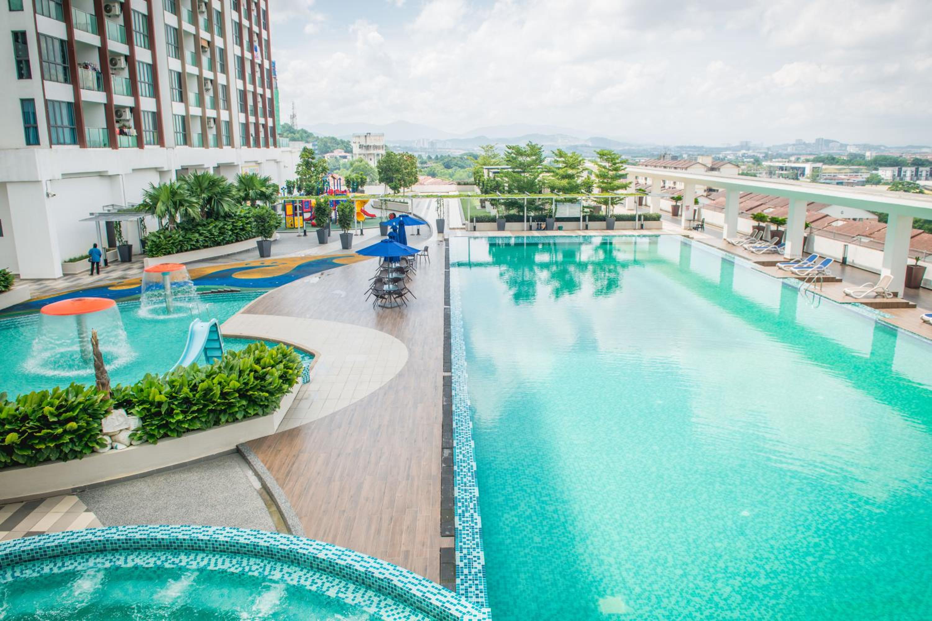 Amerin Mall & Suites