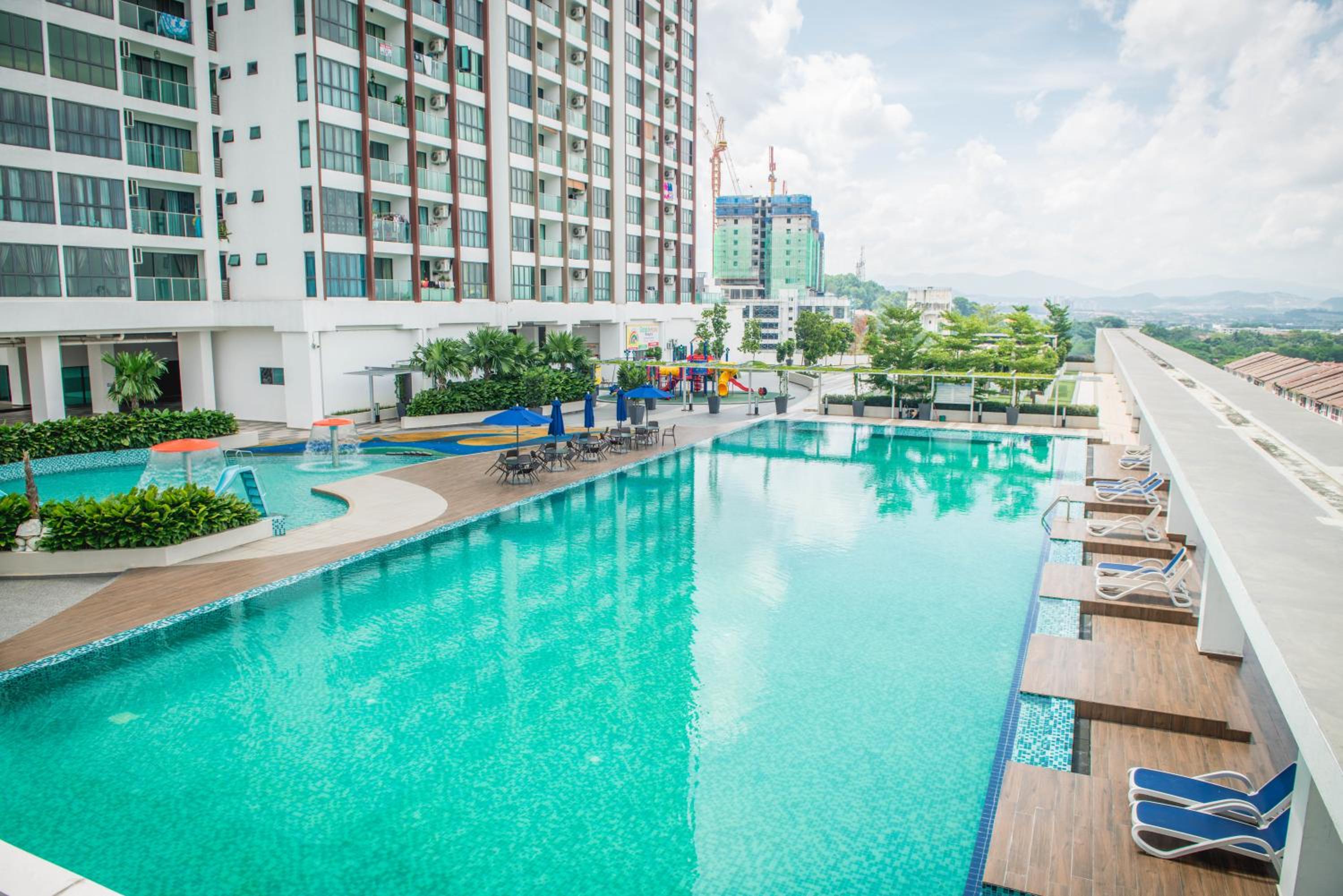 Amerin Mall & Suites