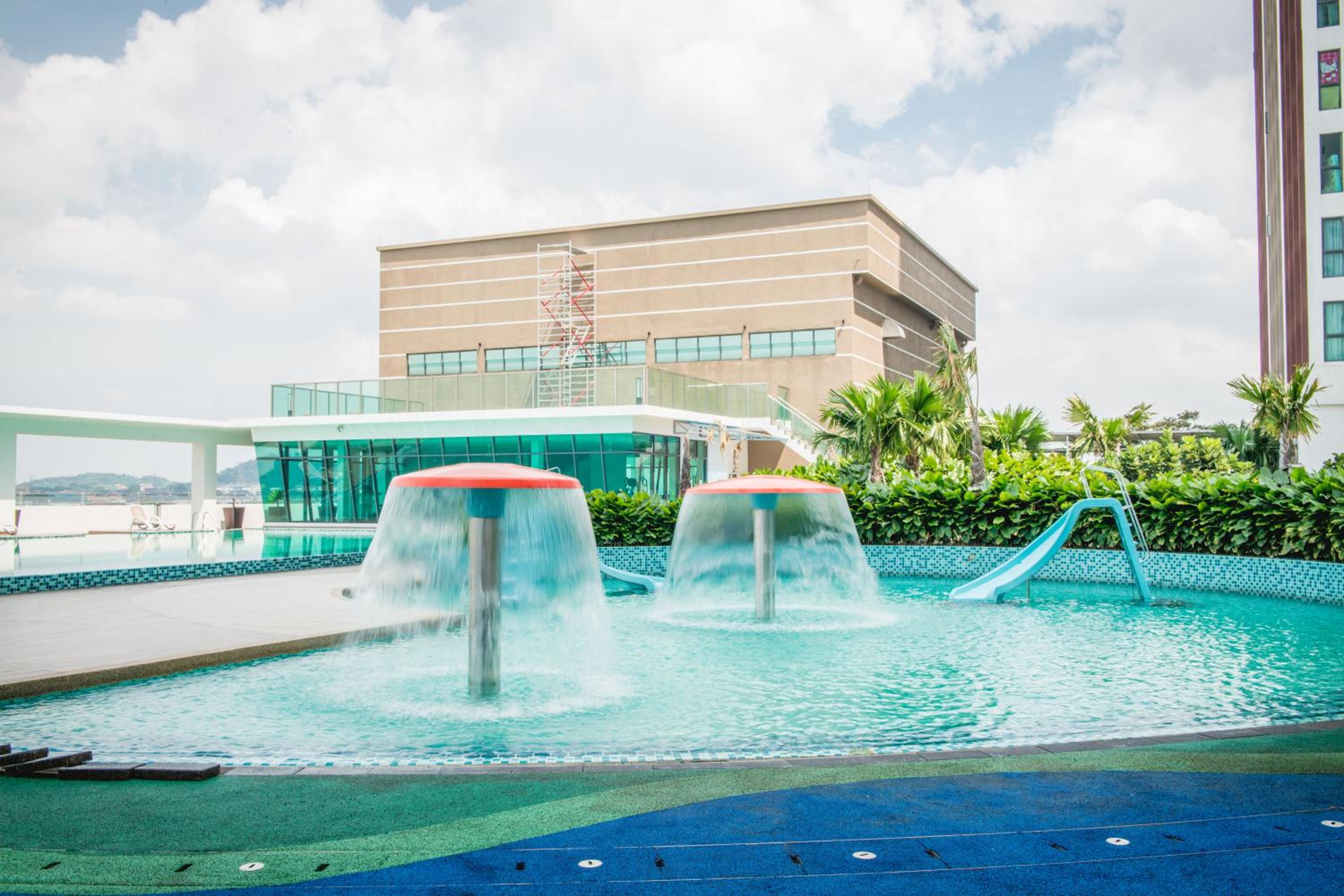 Amerin Mall & Suites