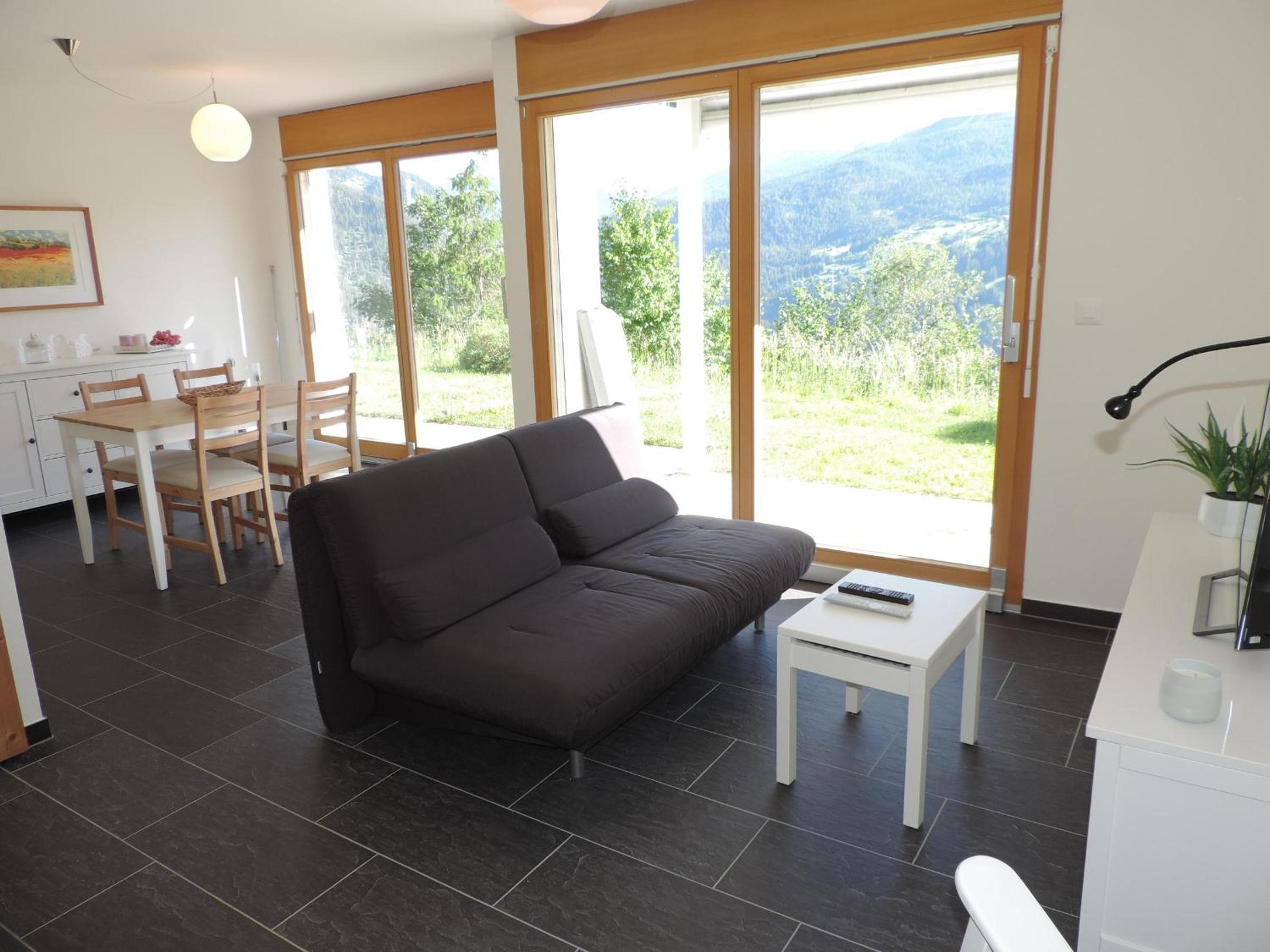 Alpenrose (295 Av) view 5