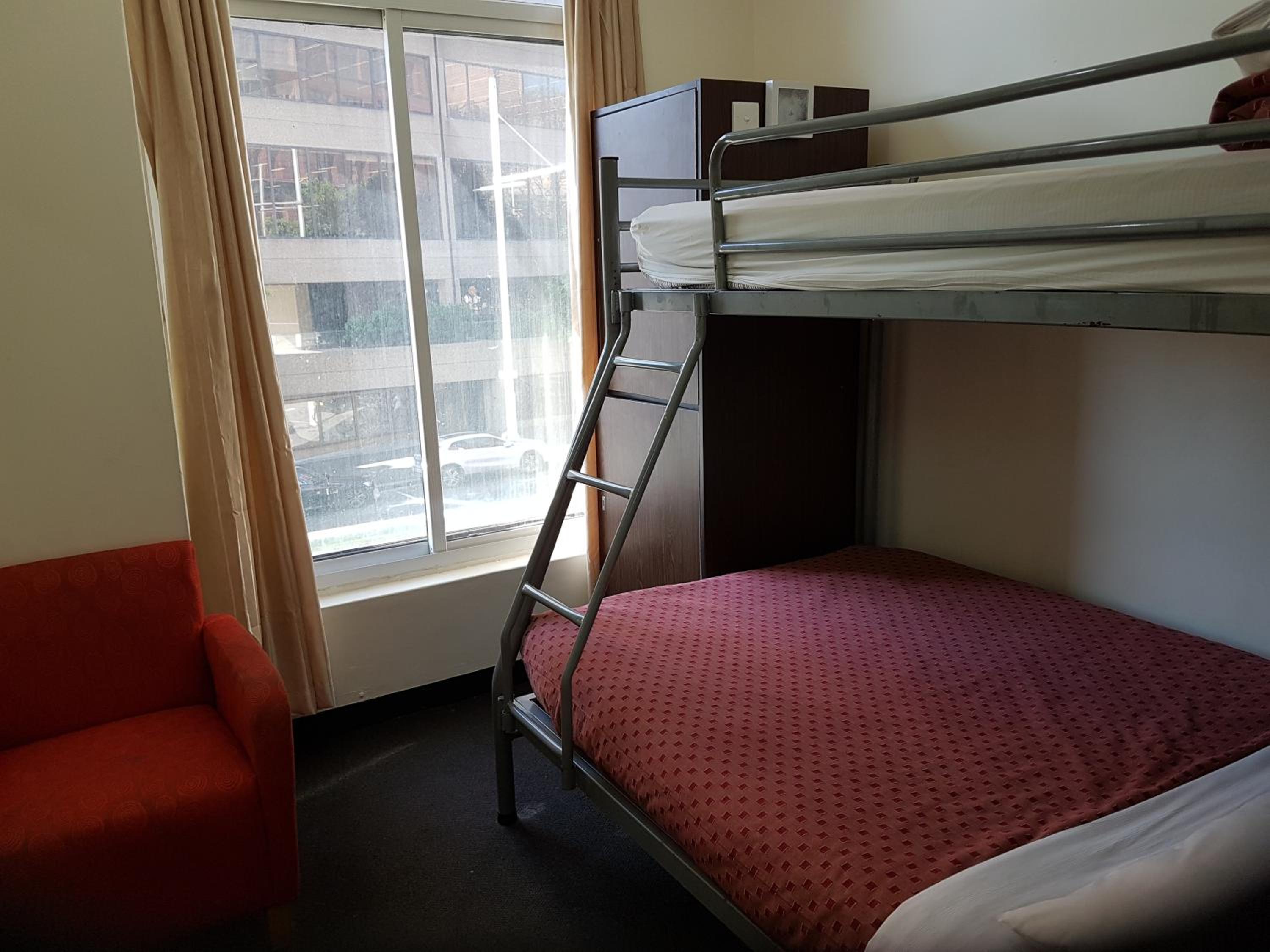 790 on George Backpackers