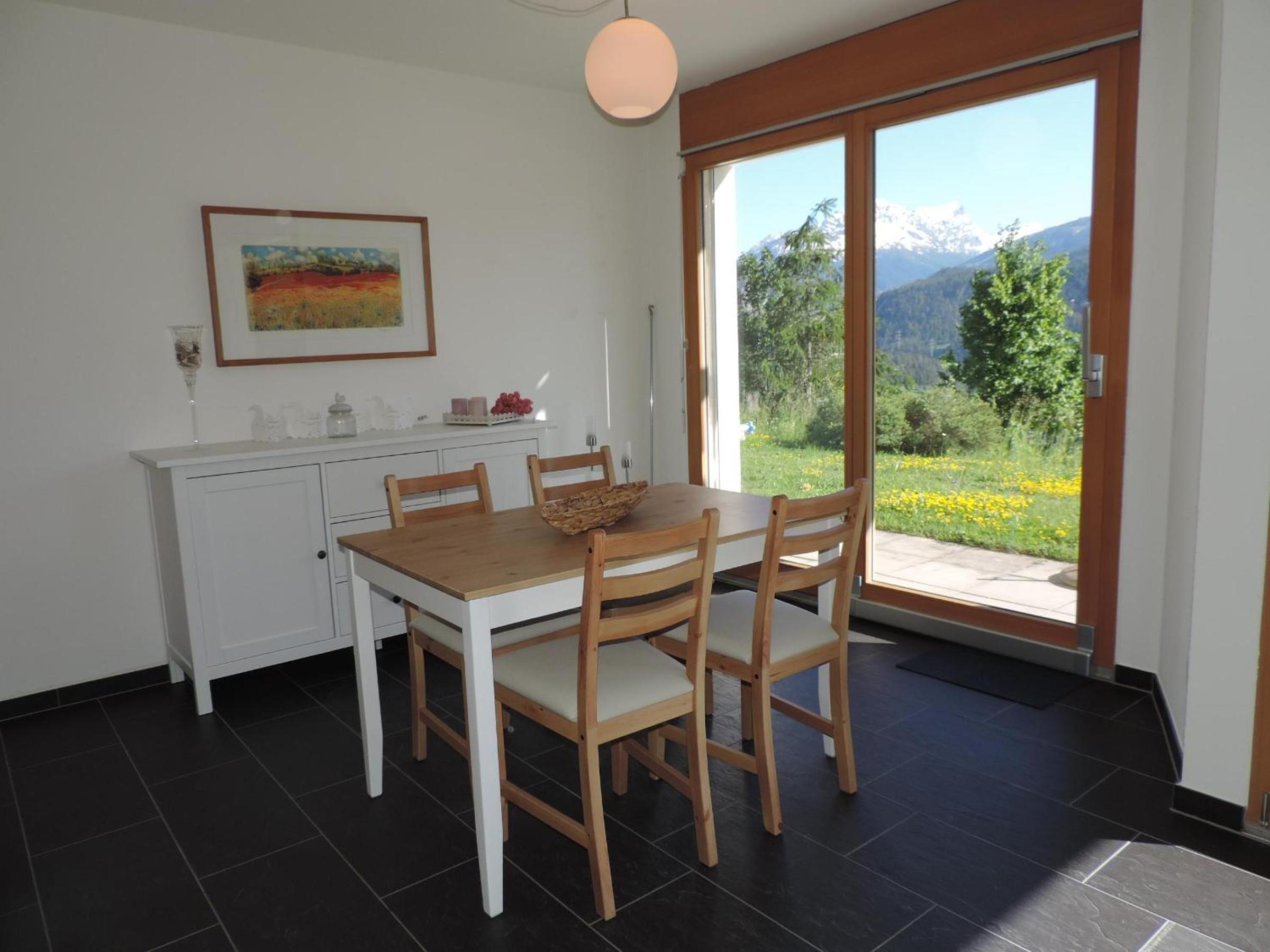 Alpenrose (295 Av) view 2