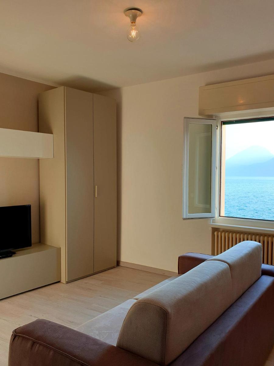 Assenza Lake Front Sweet Apartment view 2