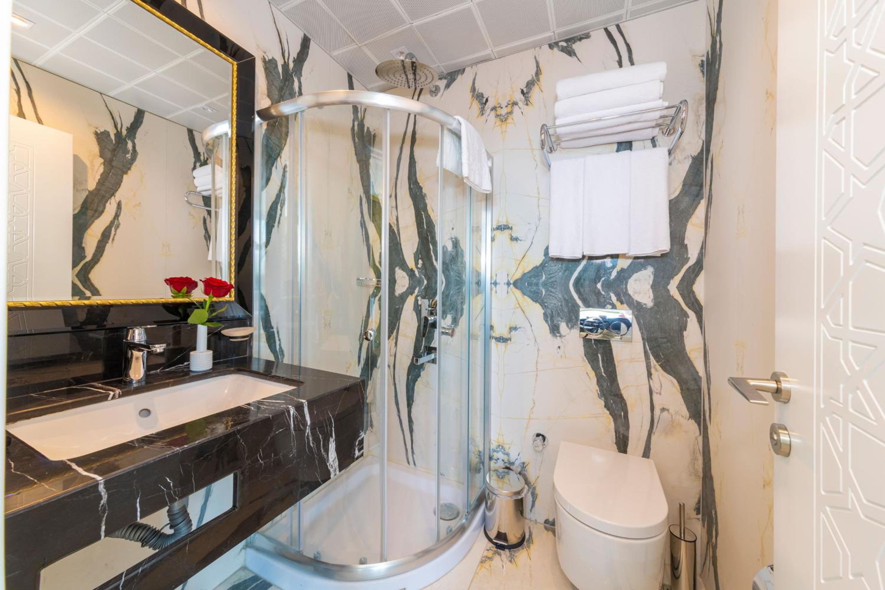 Eastanbul Suitleri - Image 110