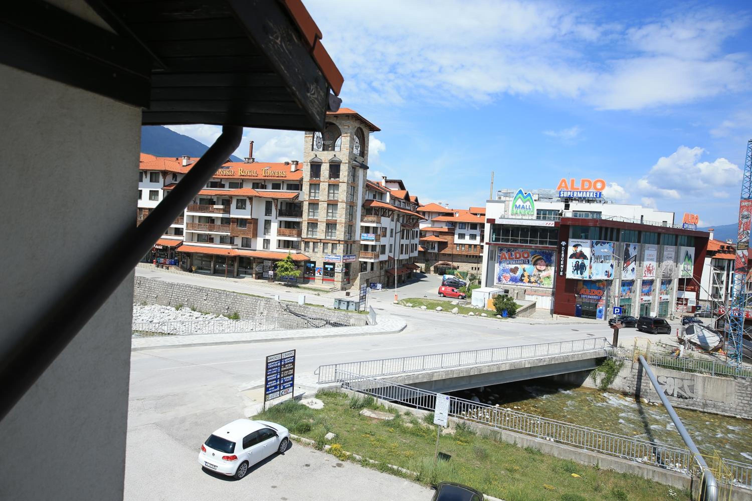 Photo 10