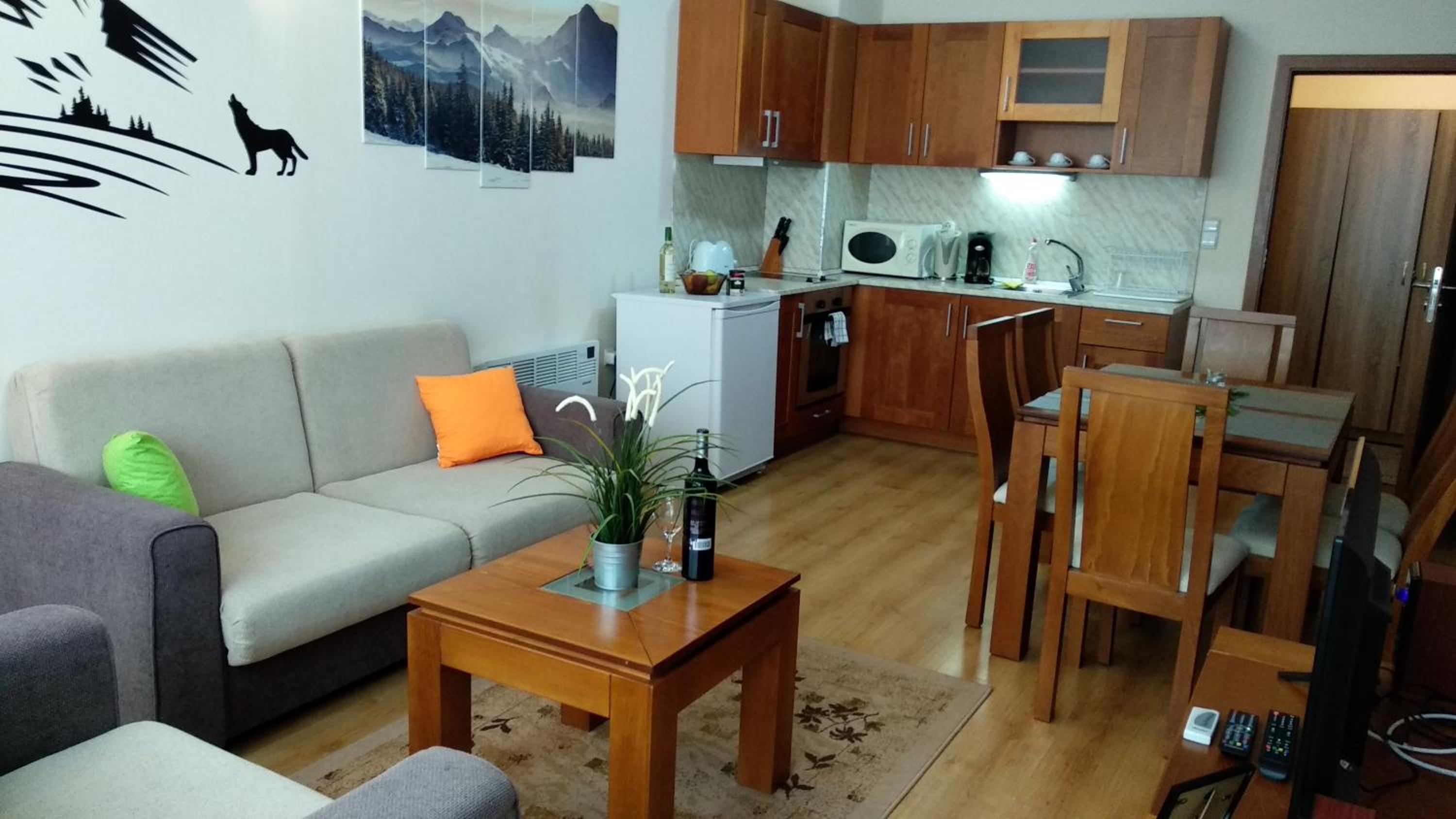 Pine Tree Apartment 2 - B7 view 3