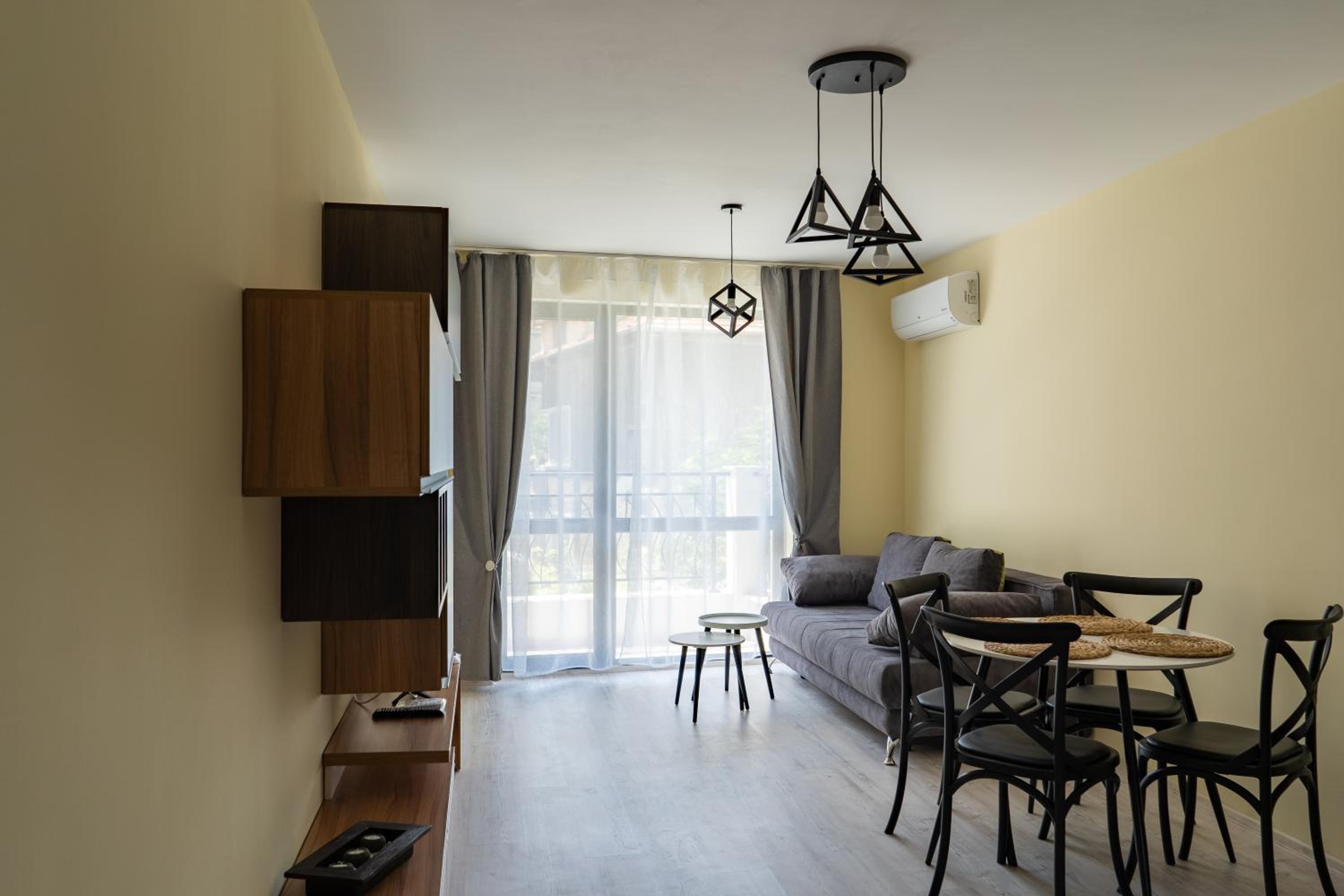 La Familia Apartments