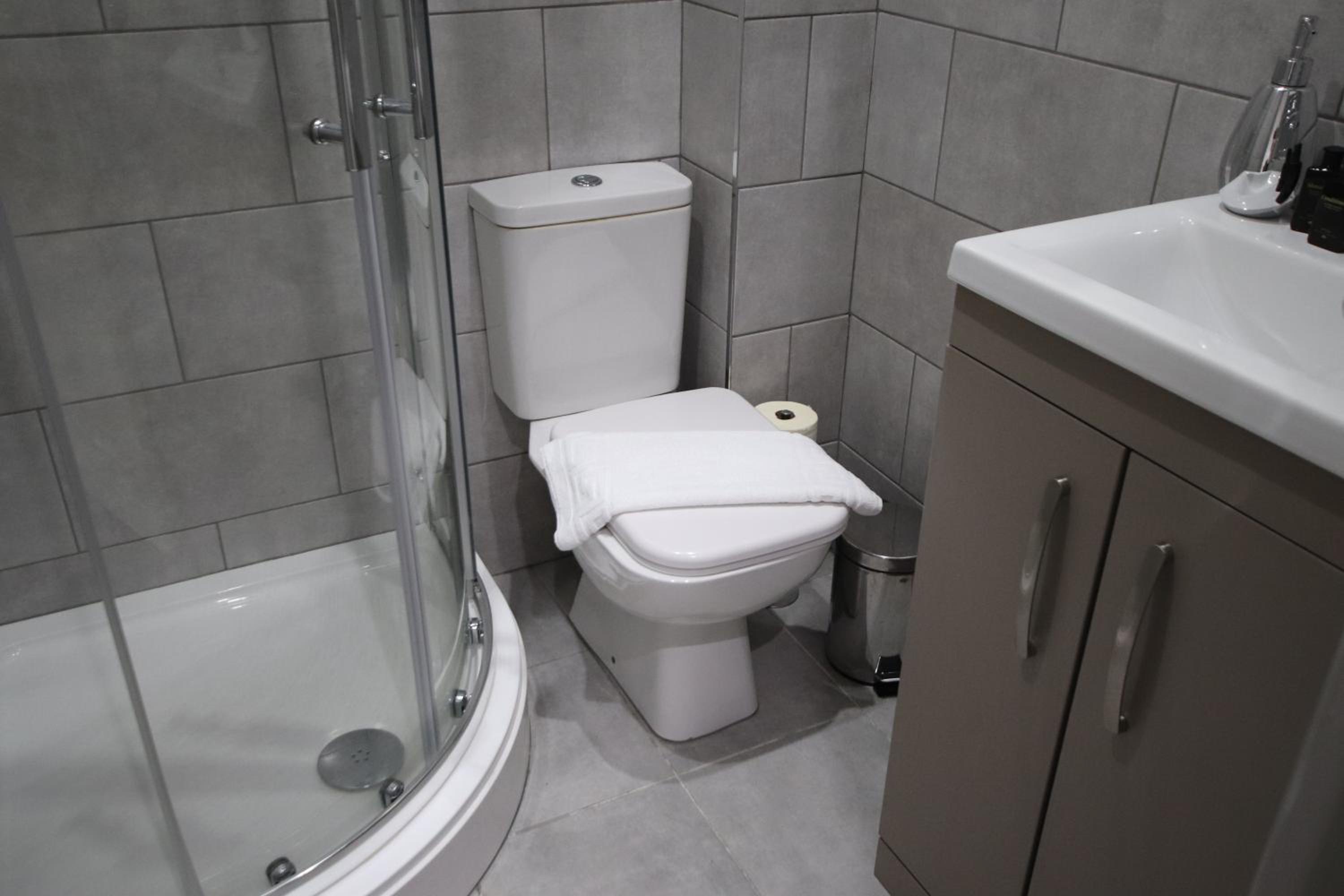Halifax House, Studio Apartment 215 view 3