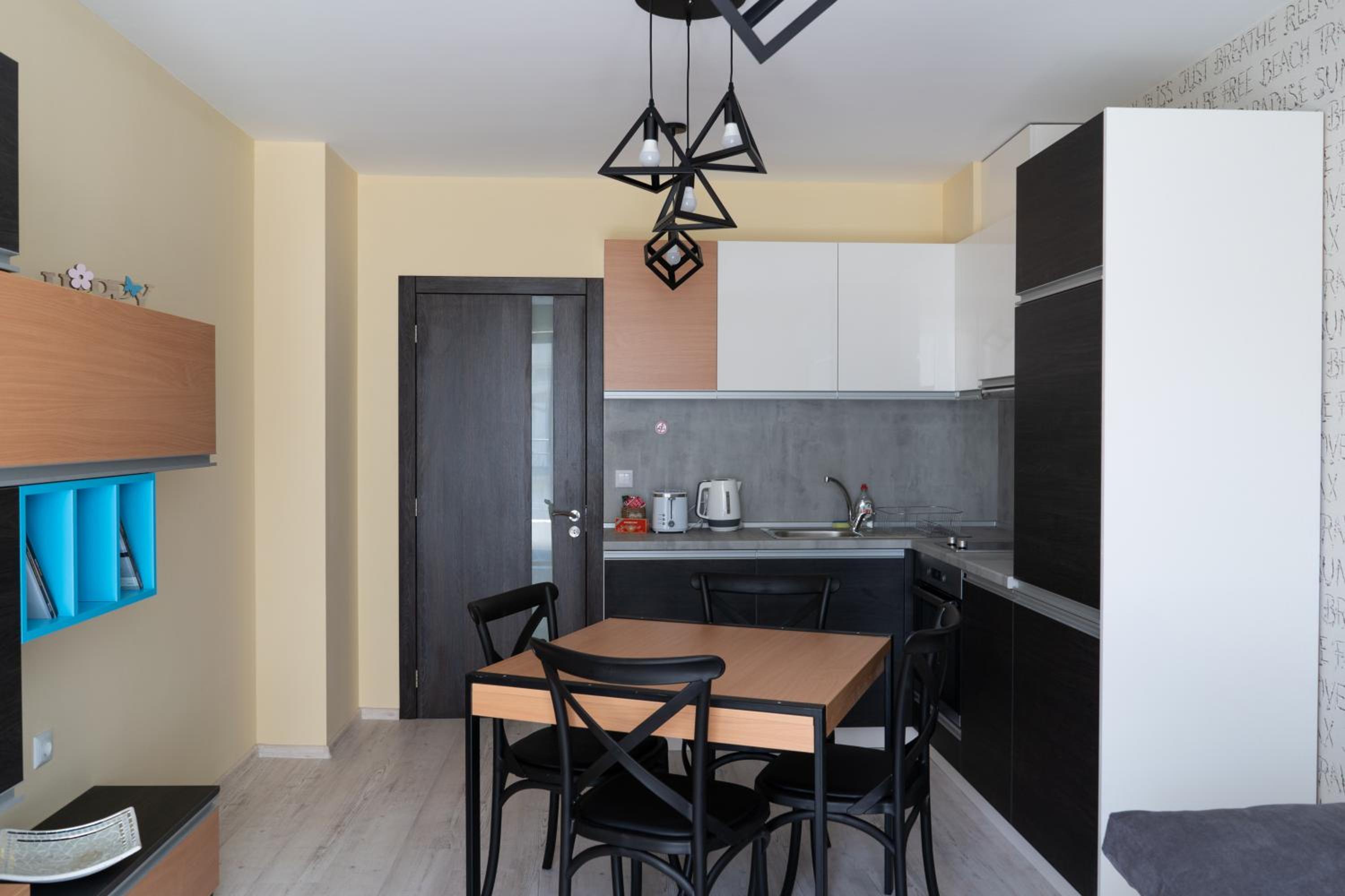 La Familia Apartments