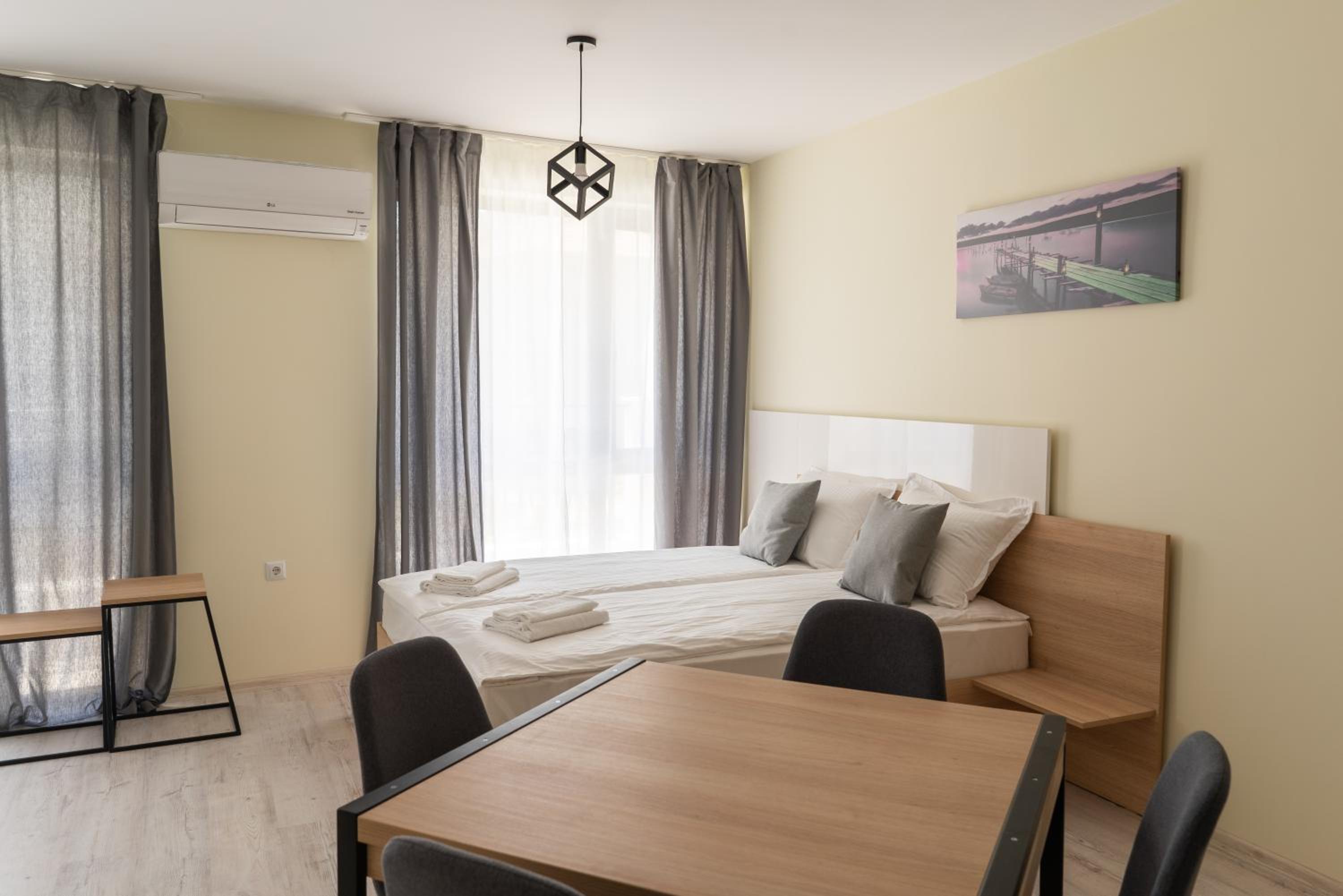 La Familia Apartments