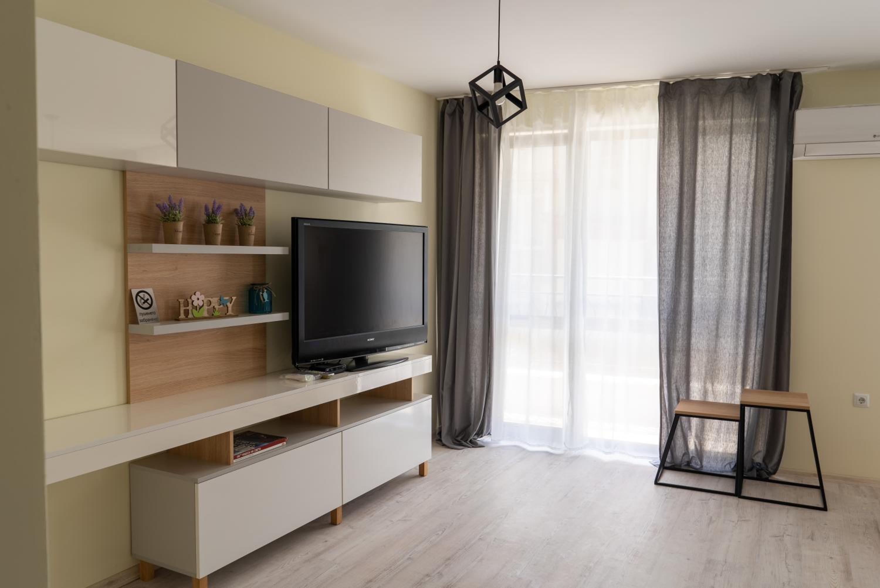 La Familia Apartments