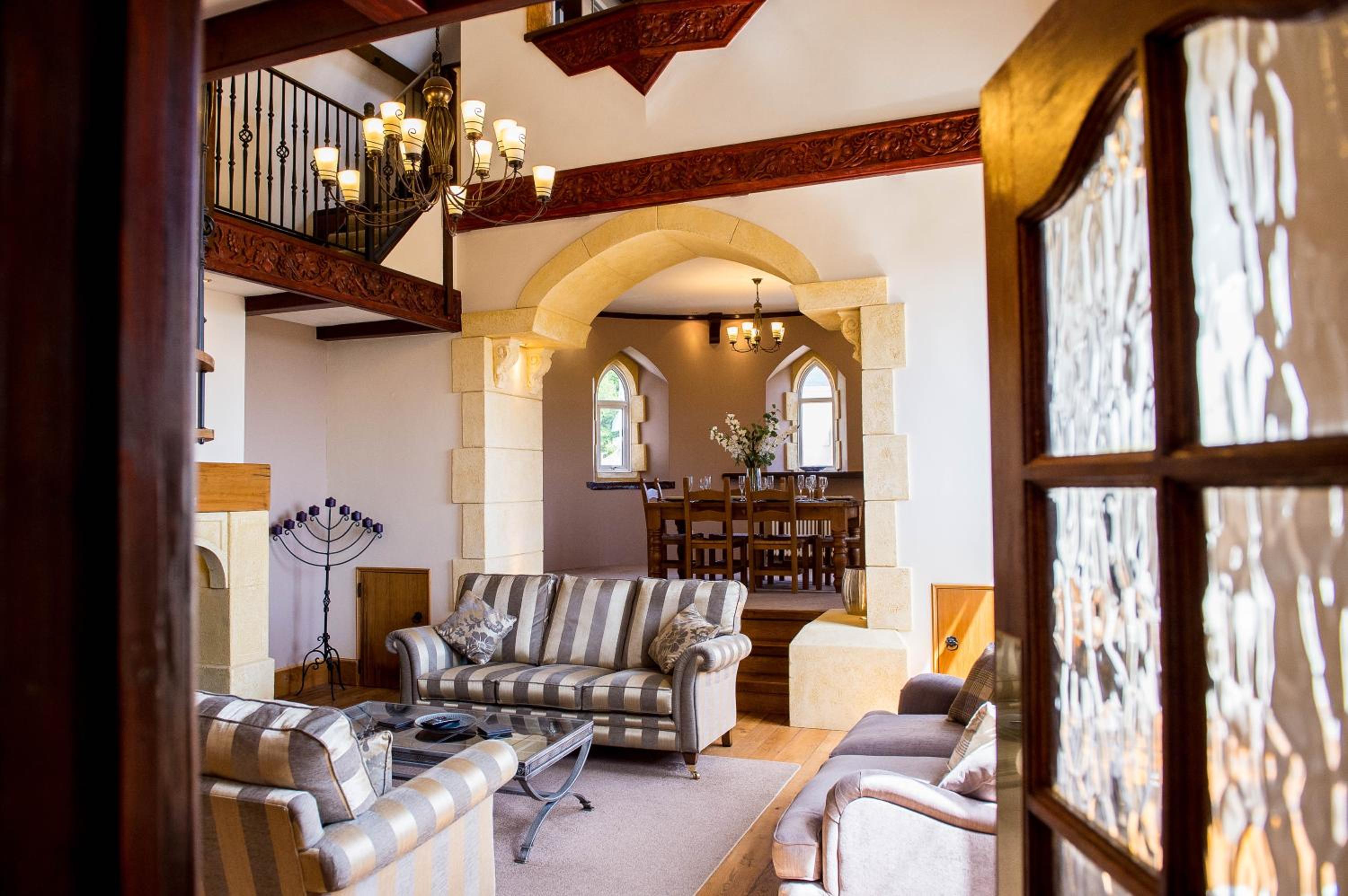 The Old School - A Luxurious Countryside & Coastal Retreat view 4