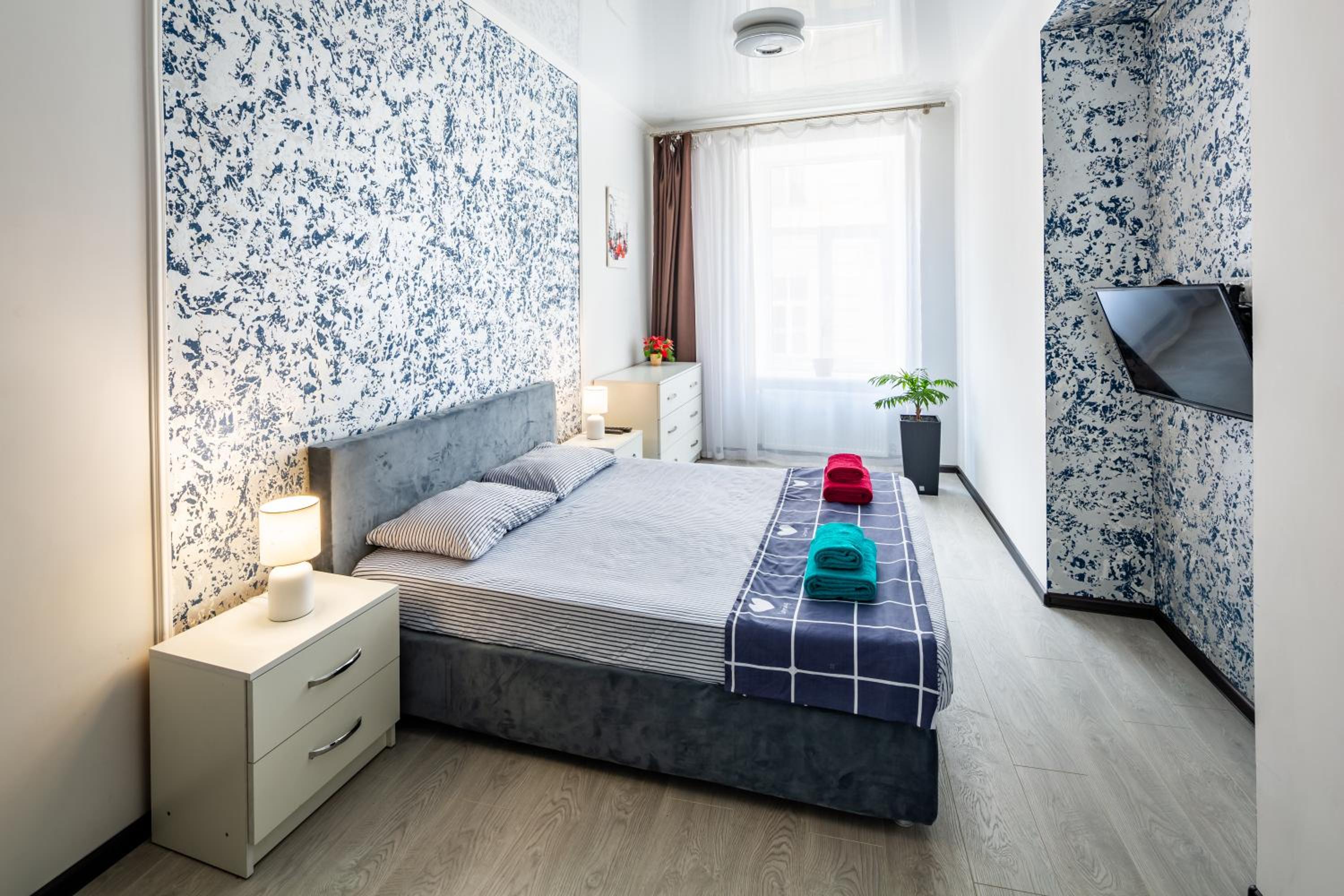 LeoApart near Rynok Square with 2 bedroom with balcony view 2
