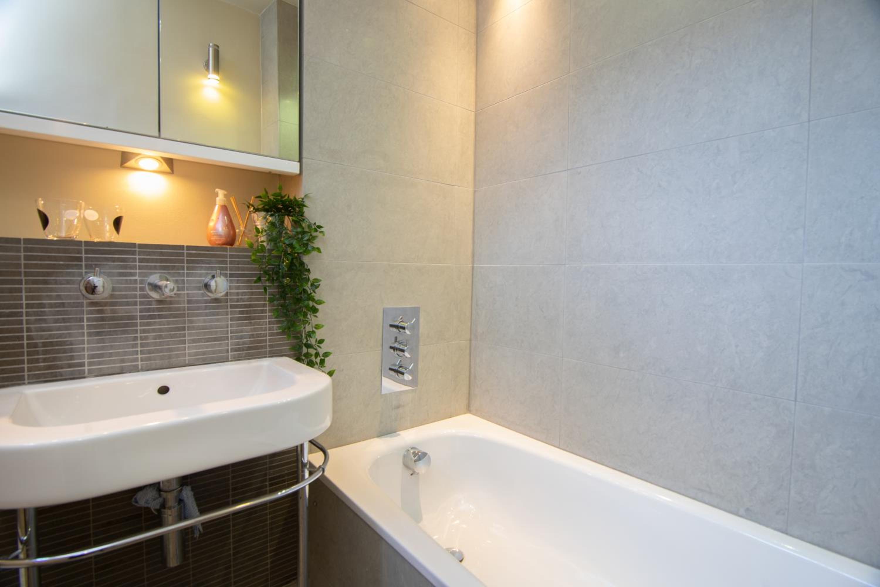Stunning Royal Crescent Apartment with 3 Bedrooms