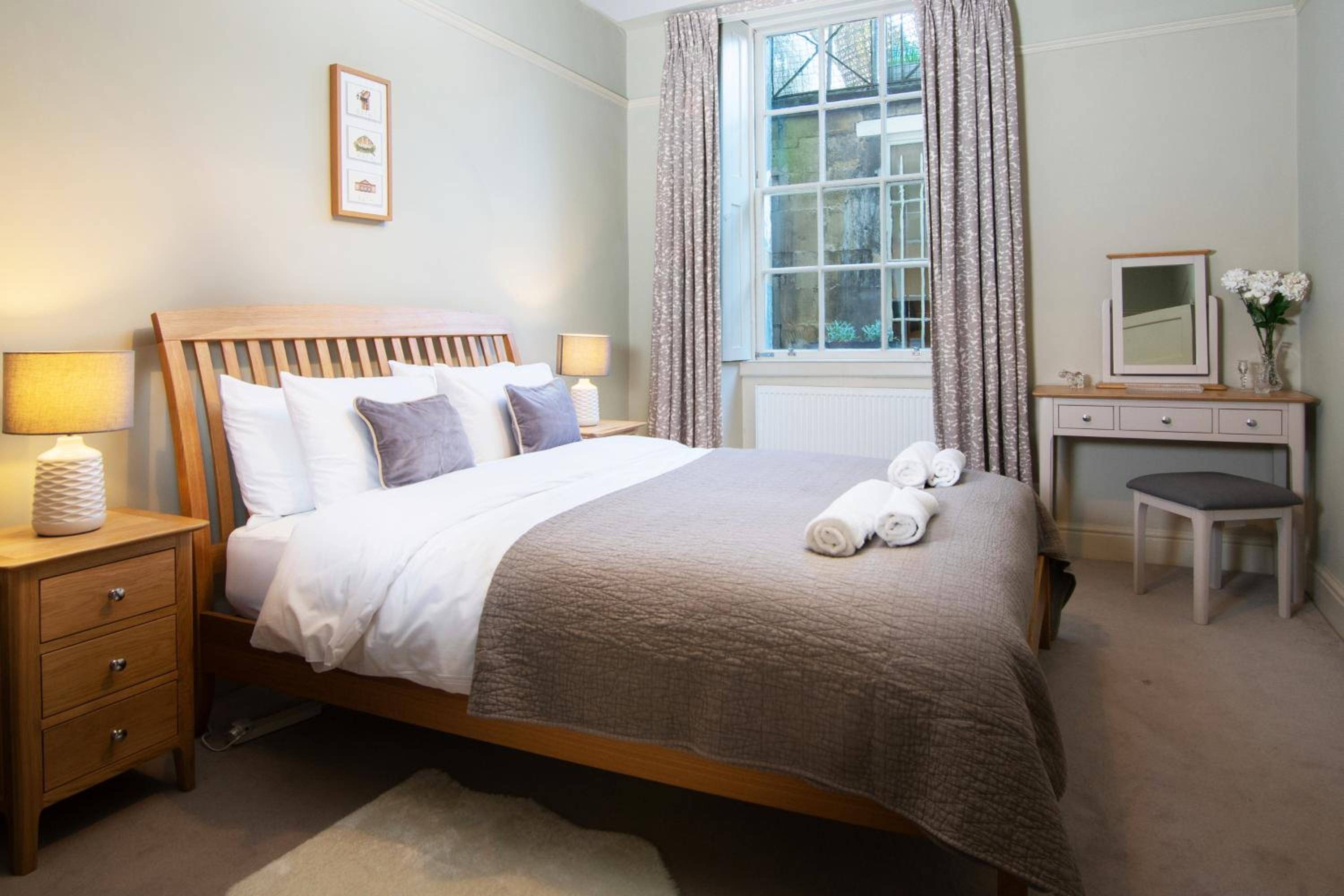 Stunning Royal Crescent Apartment with 3 Bedrooms
